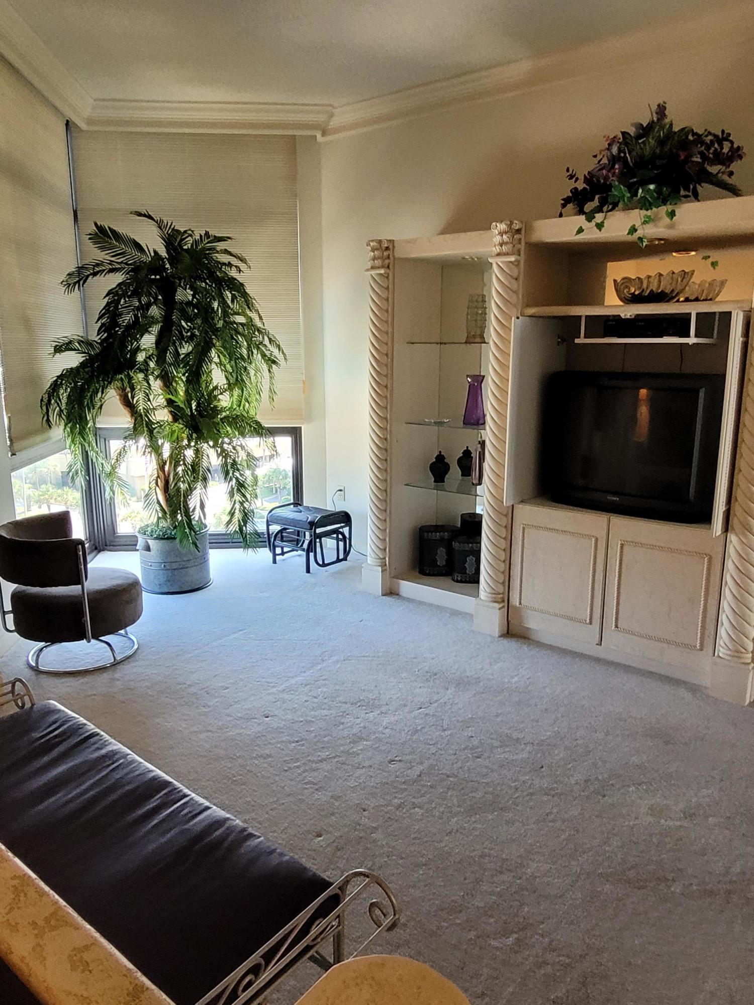 REGENCY TOWERS - Residential