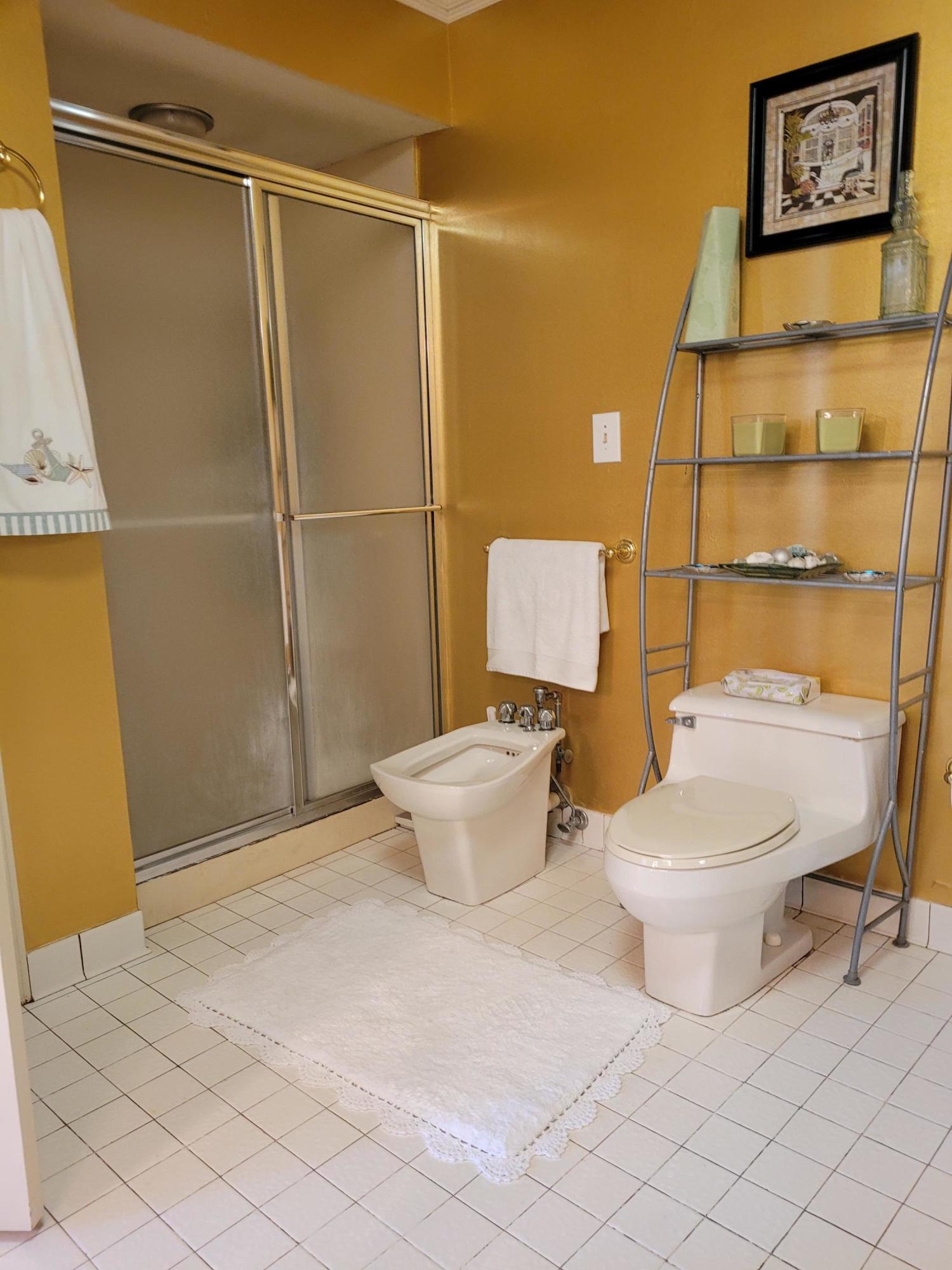 REGENCY TOWERS - Residential