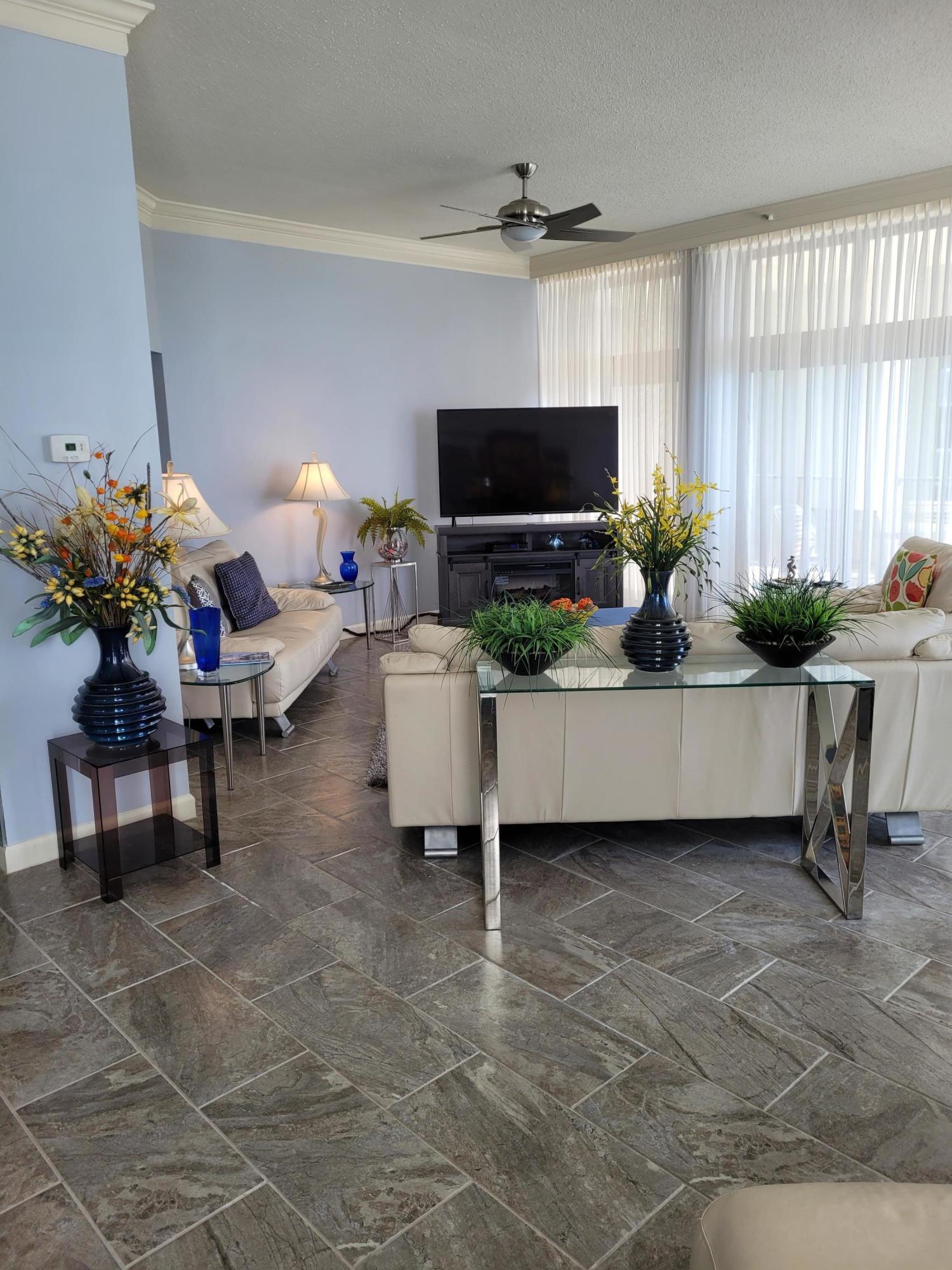 REGENCY TOWERS - Residential