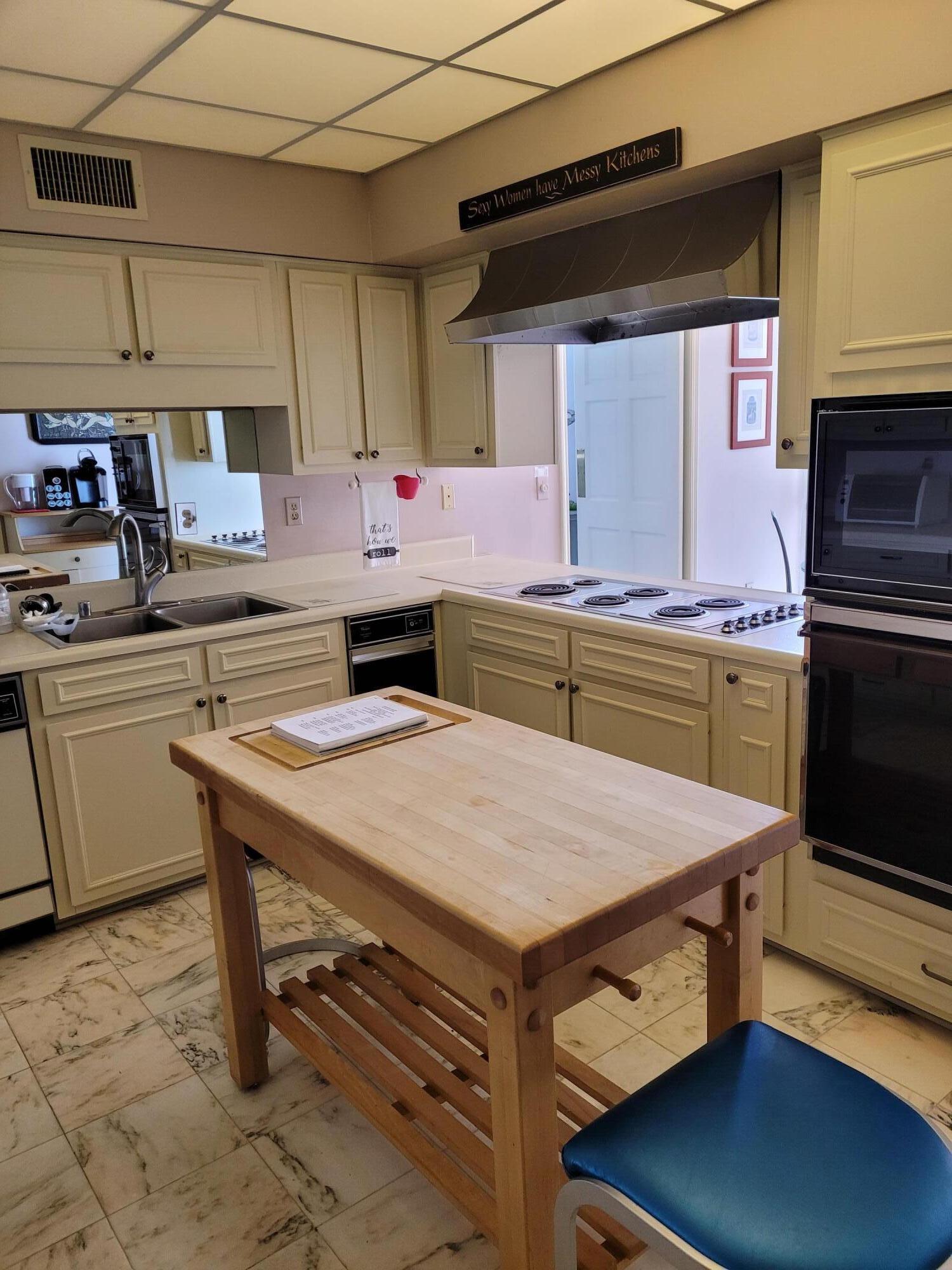 REGENCY TOWERS - Residential