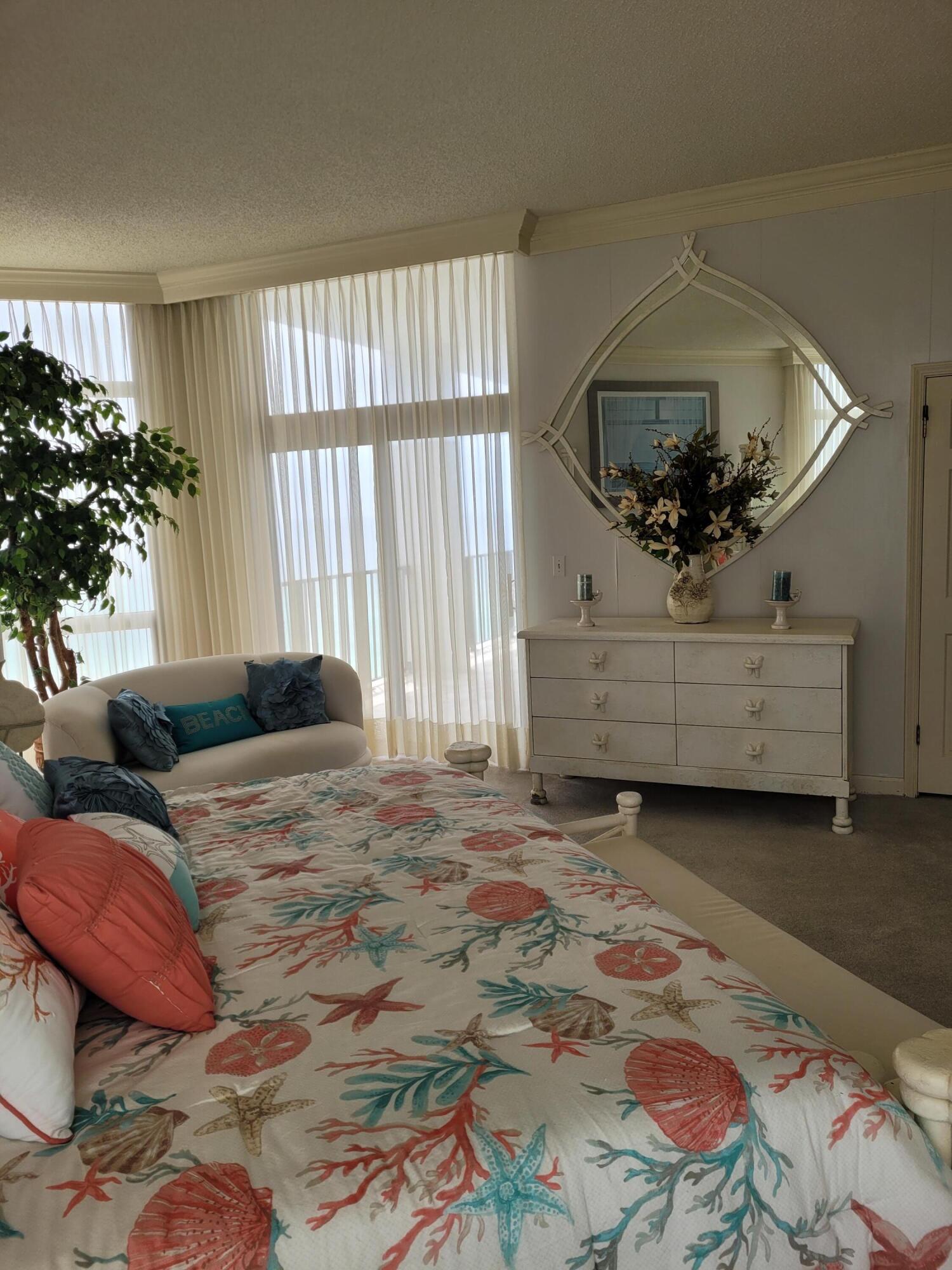 REGENCY TOWERS - Residential