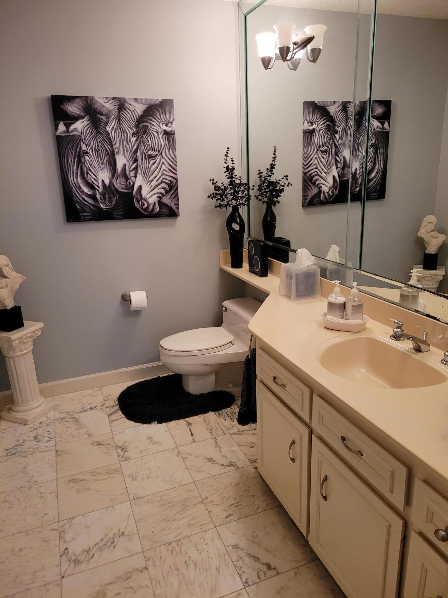 REGENCY TOWERS - Residential