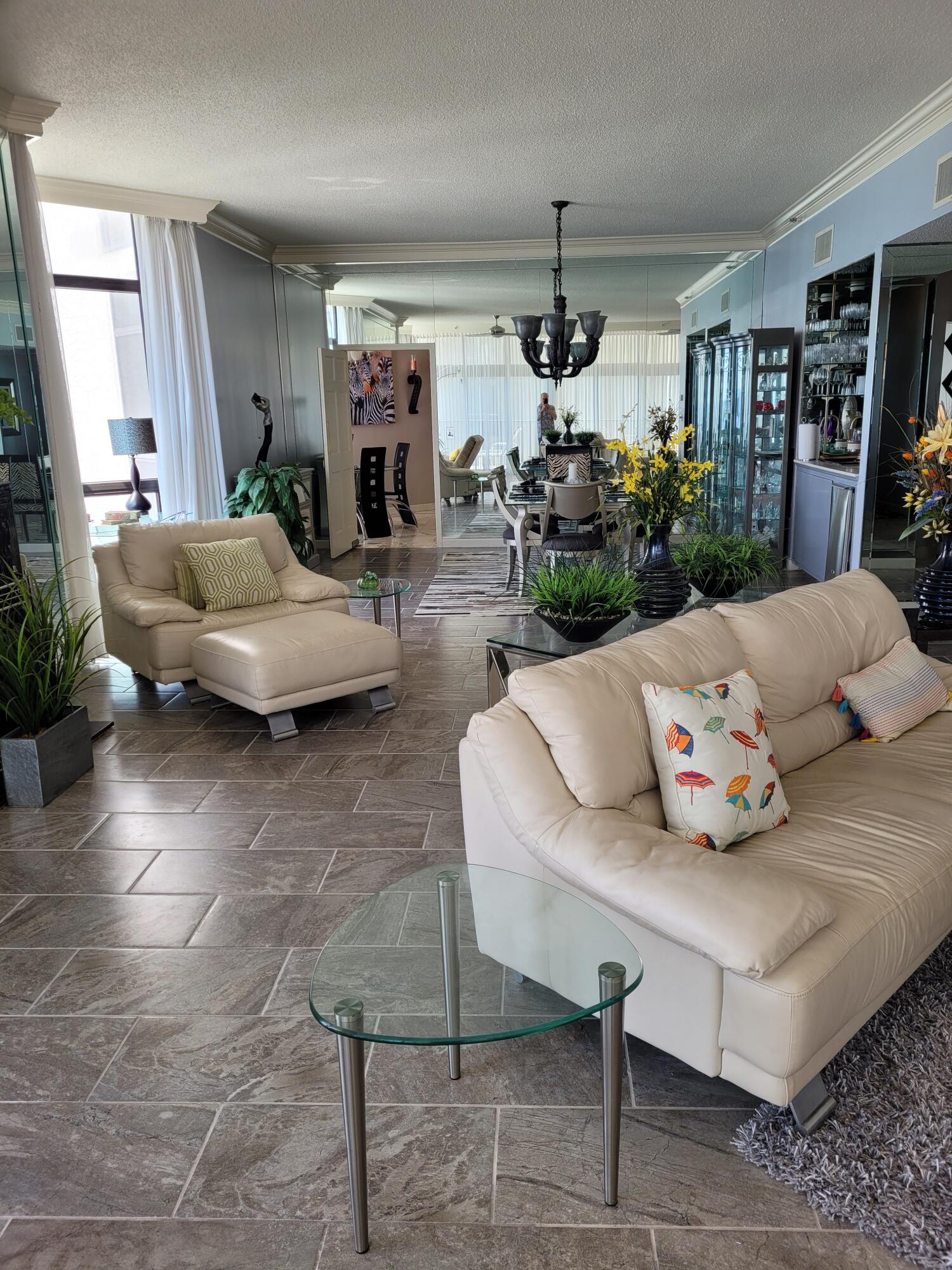 REGENCY TOWERS - Residential