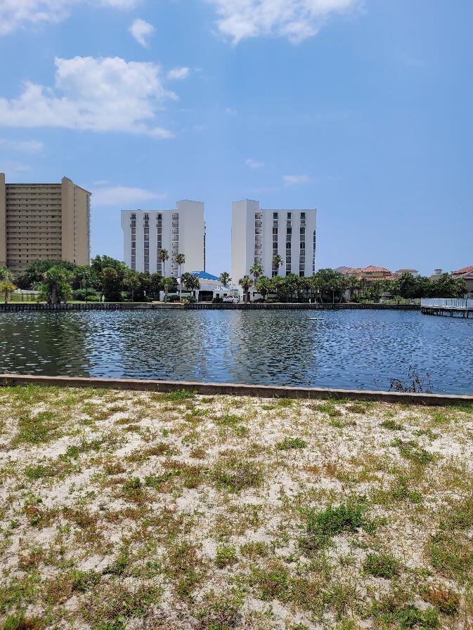 REGENCY TOWERS - Residential