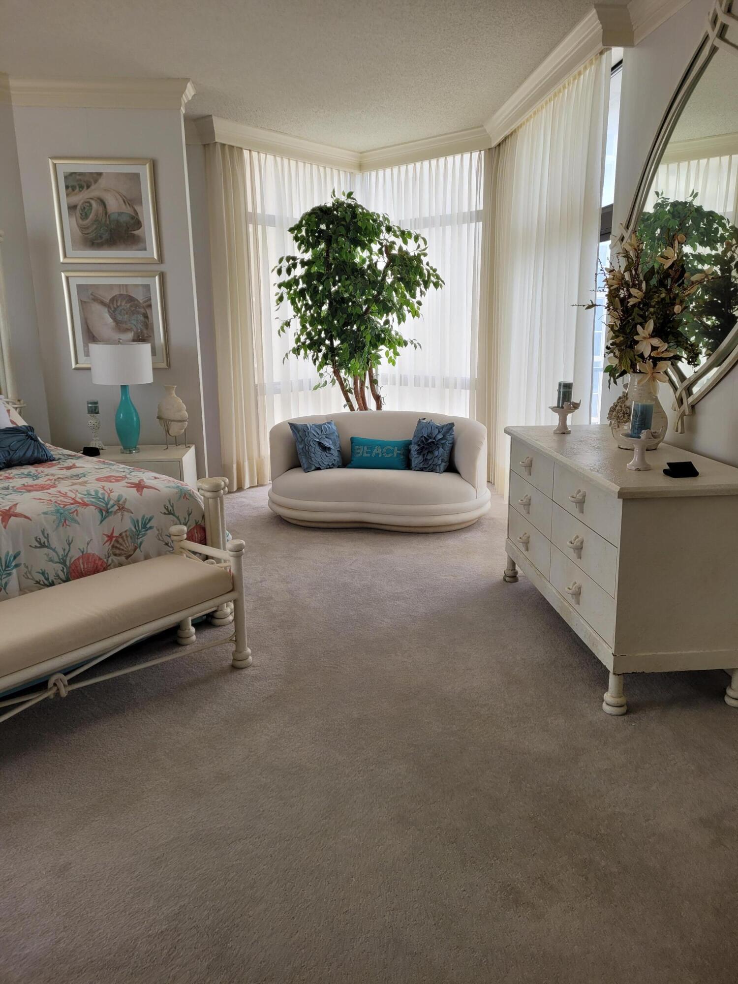 REGENCY TOWERS - Residential