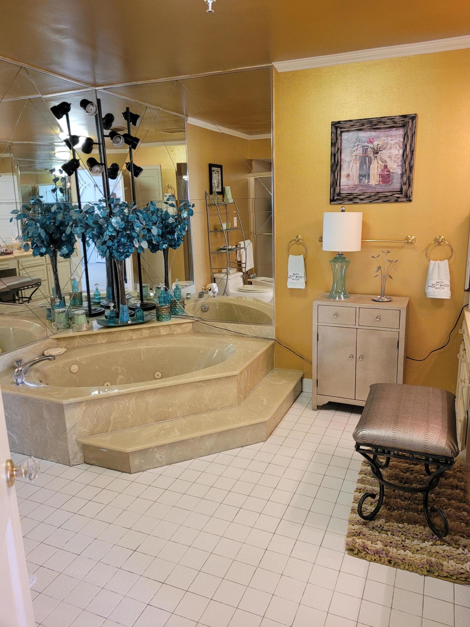 REGENCY TOWERS - Residential