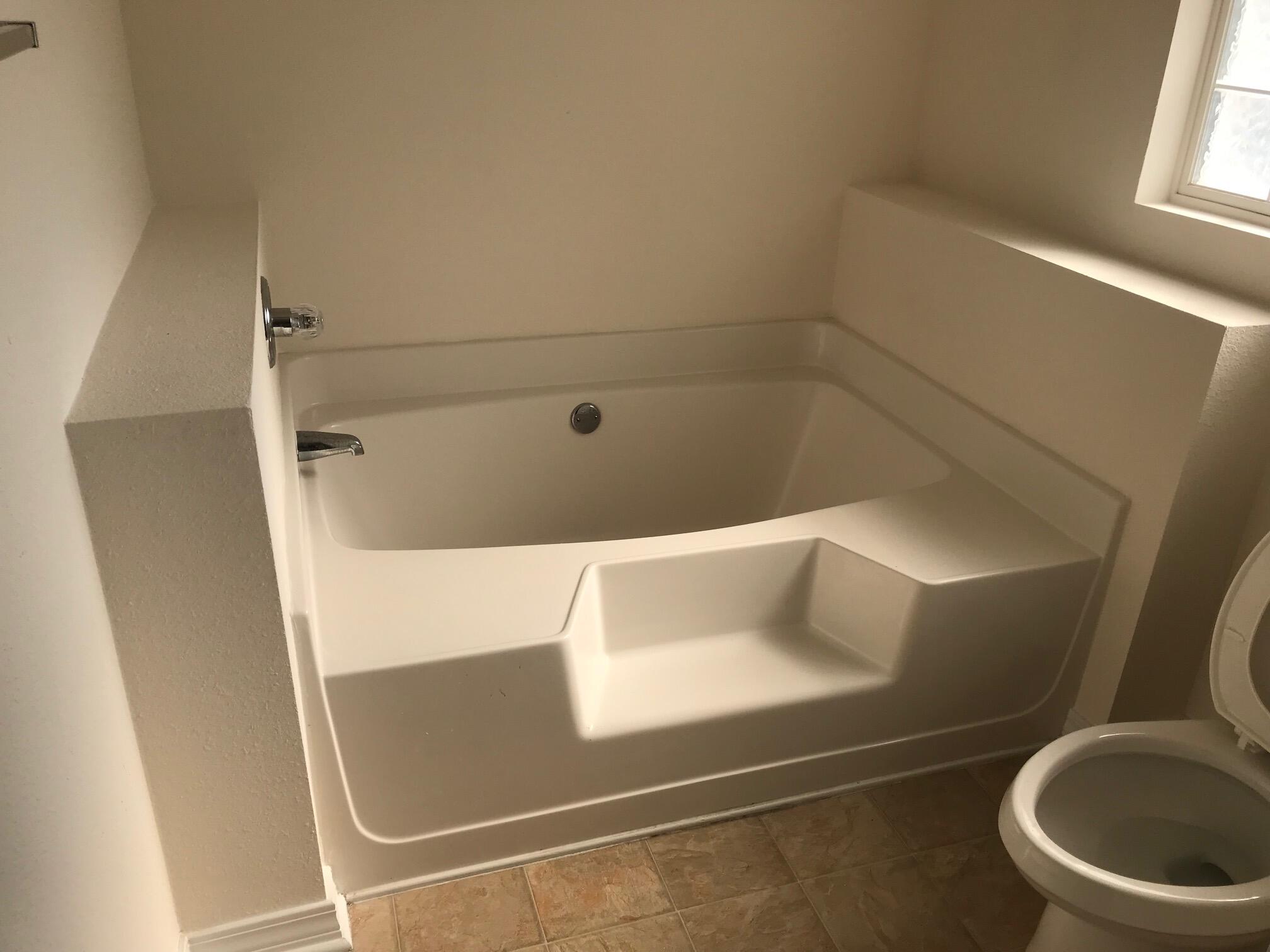 CREETWOOD VILLAGE - Residential Lease