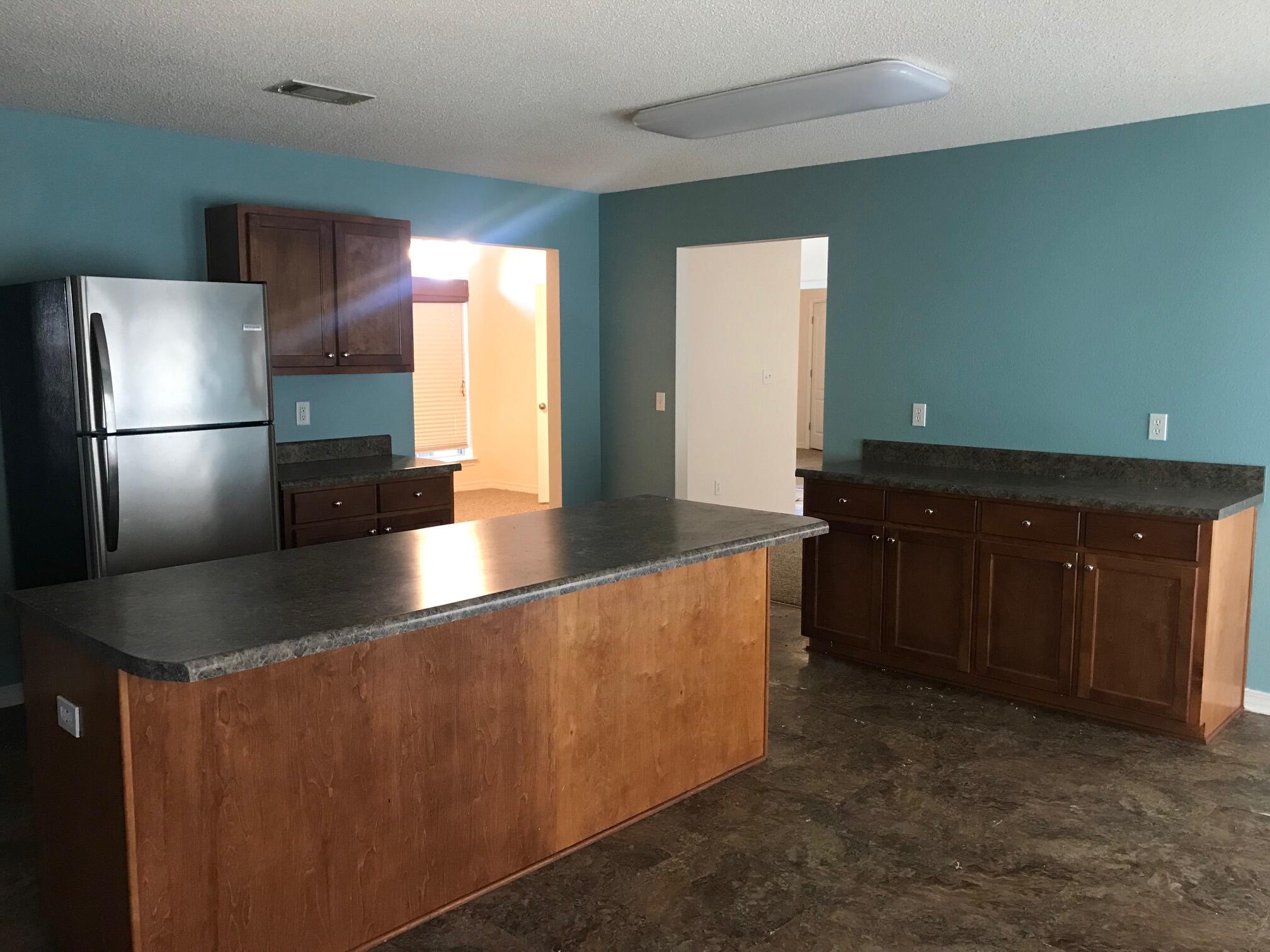 CREETWOOD VILLAGE - Residential Lease