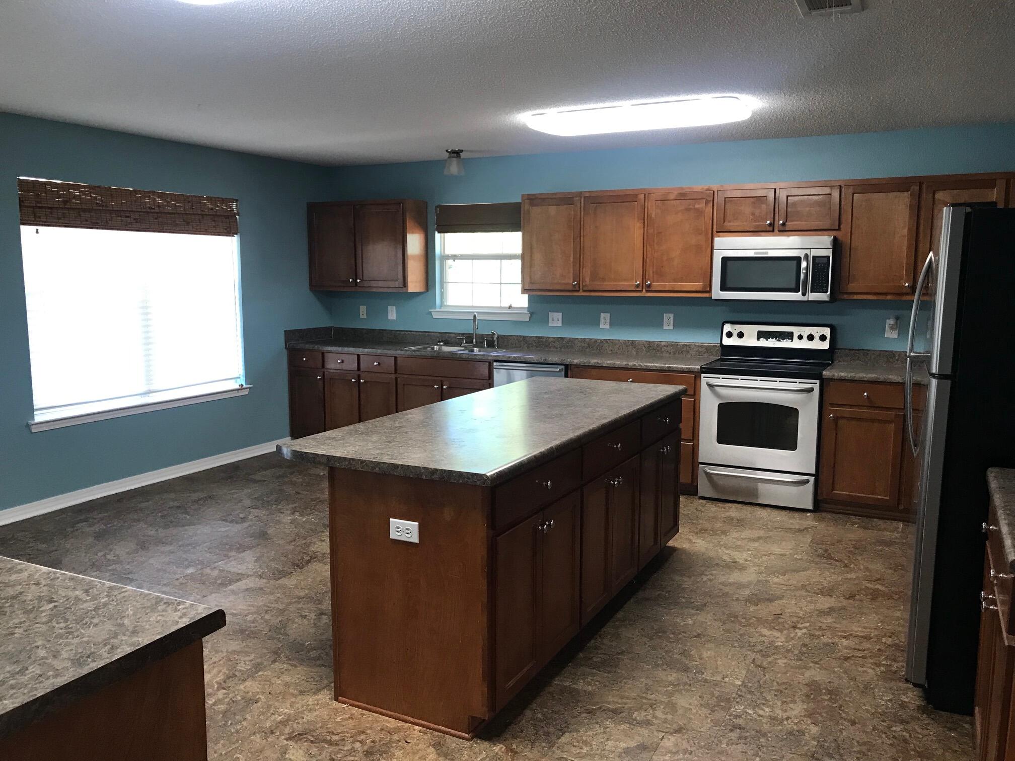 CREETWOOD VILLAGE - Residential Lease