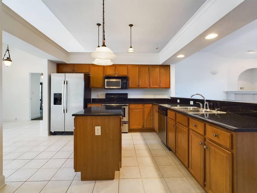 WHITS MANOR - Residential