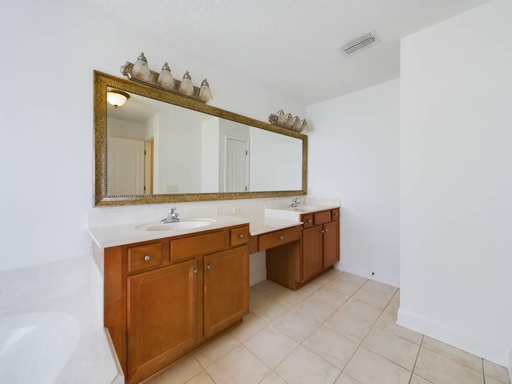 WHITS MANOR - Residential