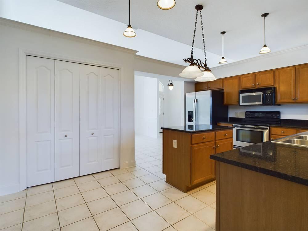 WHITS MANOR - Residential