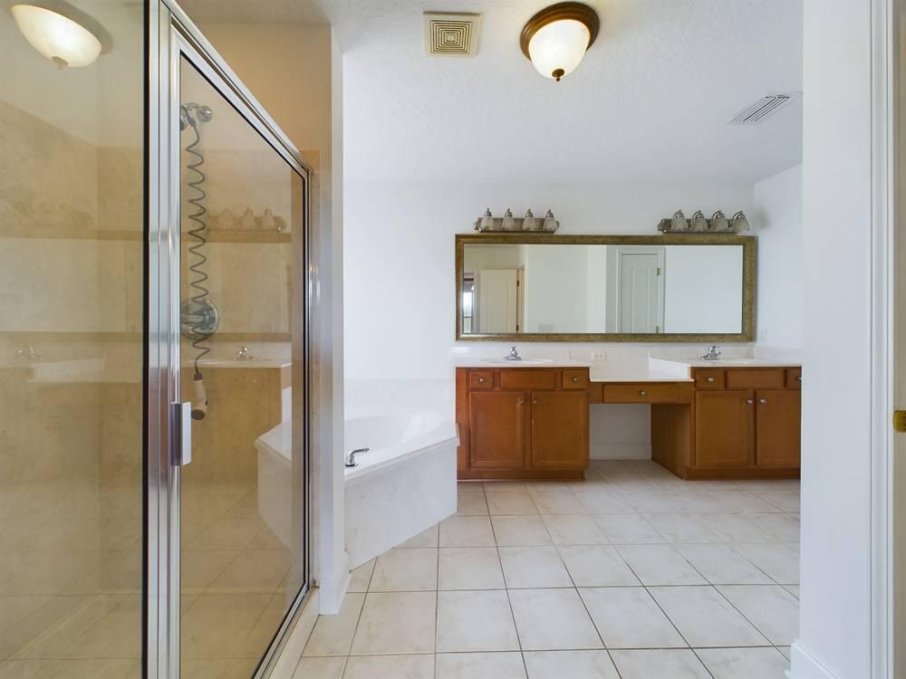 WHITS MANOR - Residential