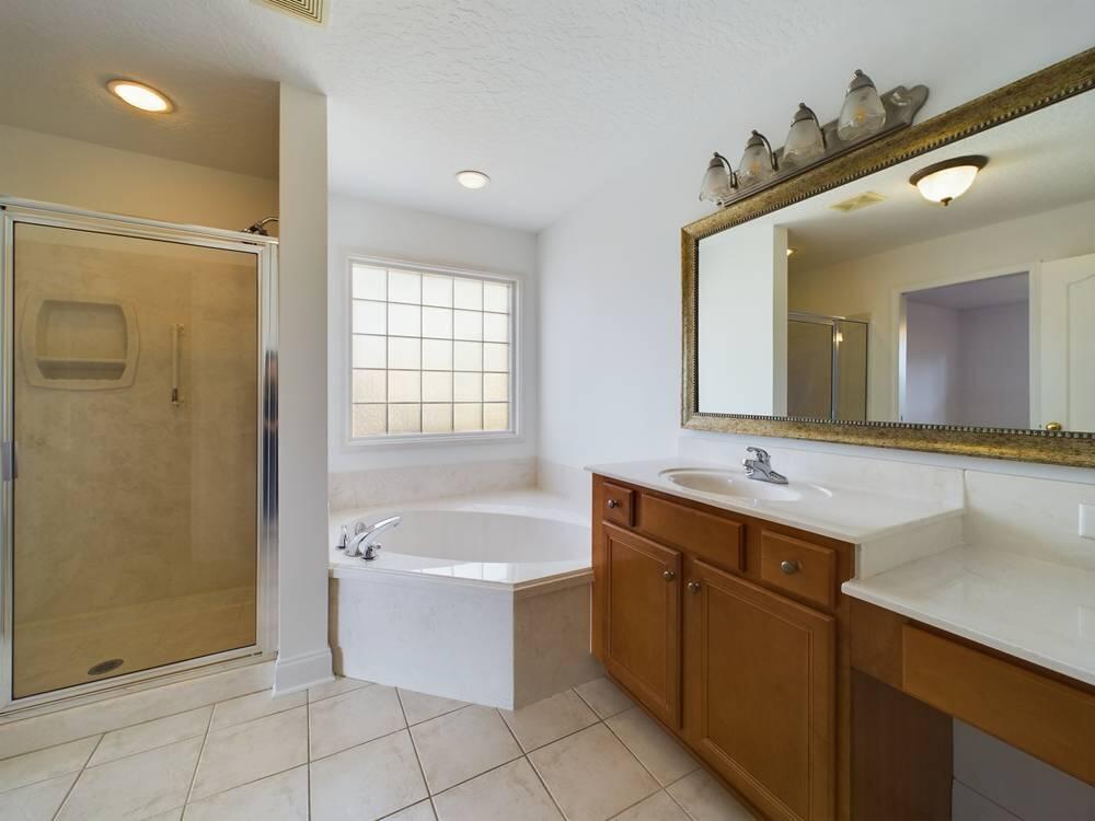 WHITS MANOR - Residential