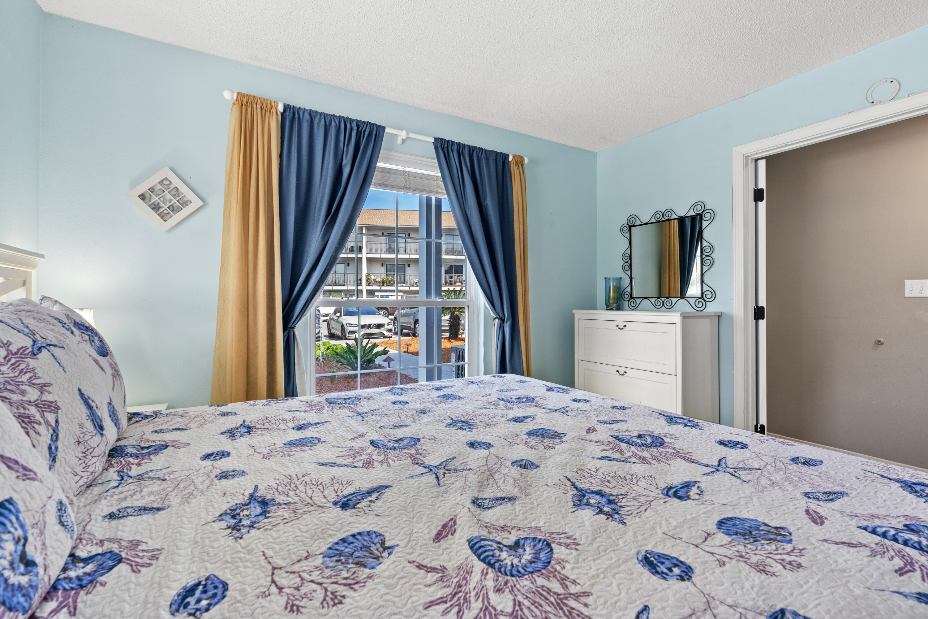 SUMMER BREEZE CONDO - Residential