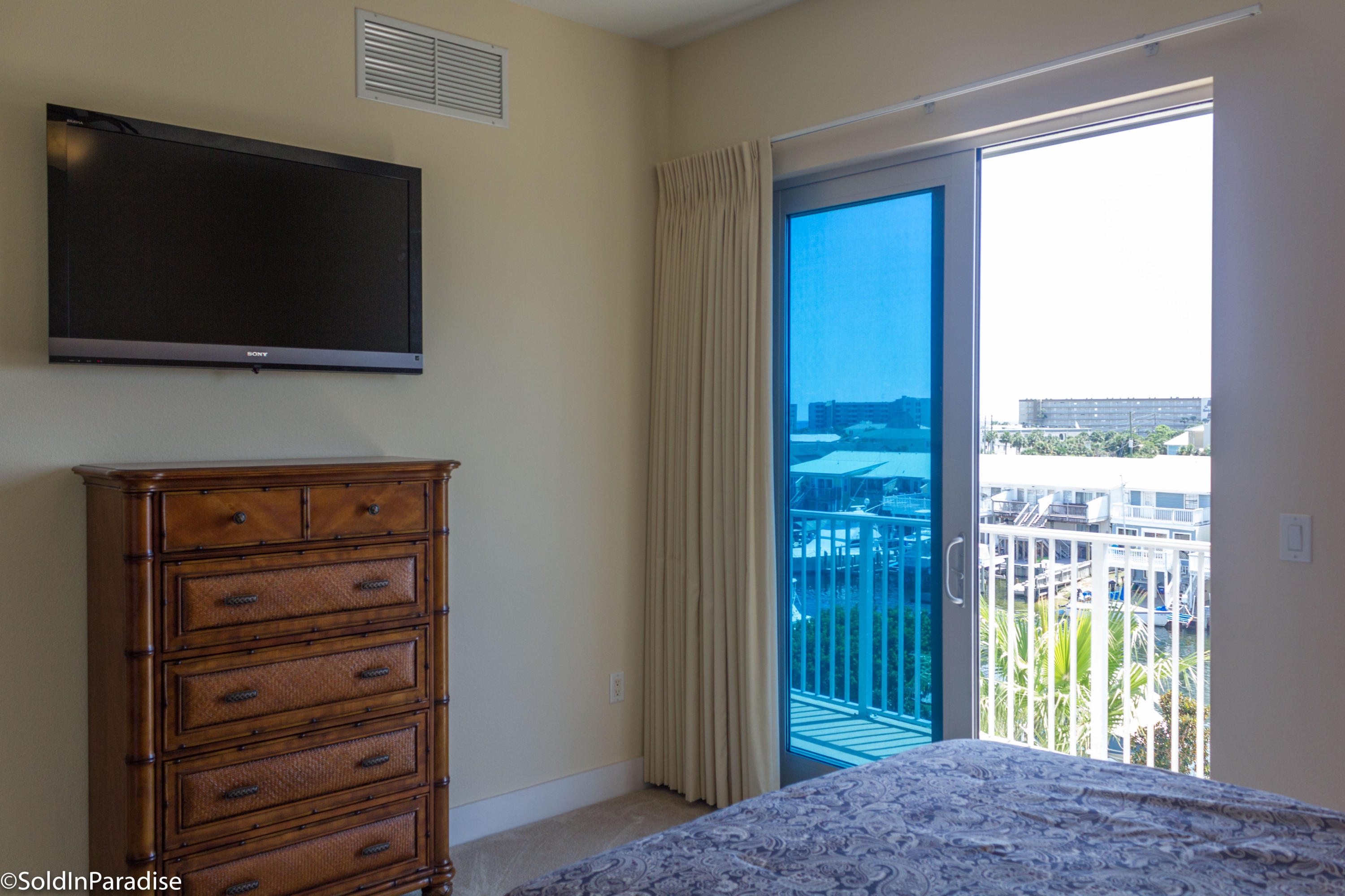 HARBOR LIGHTS - Residential