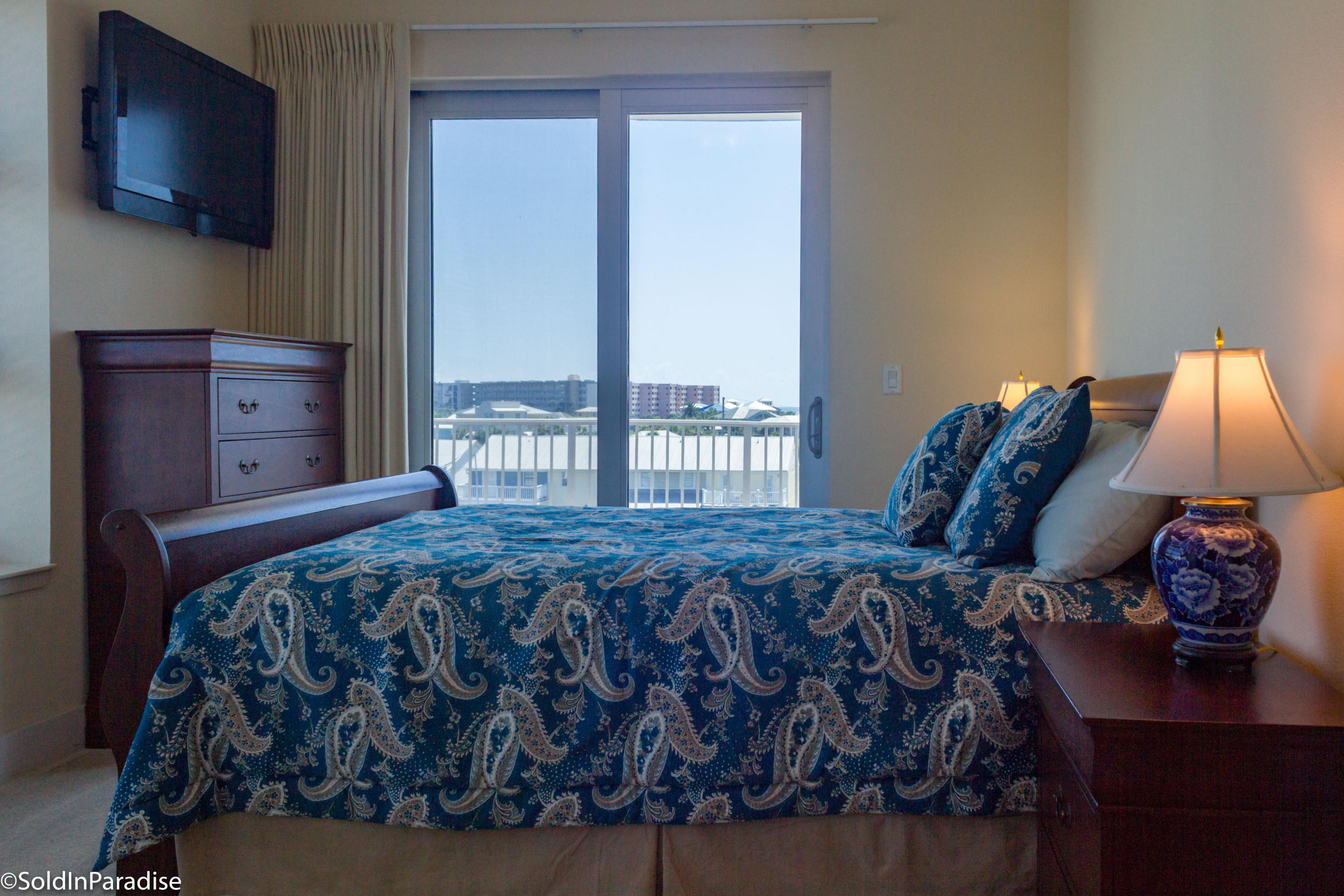 HARBOR LIGHTS - Residential