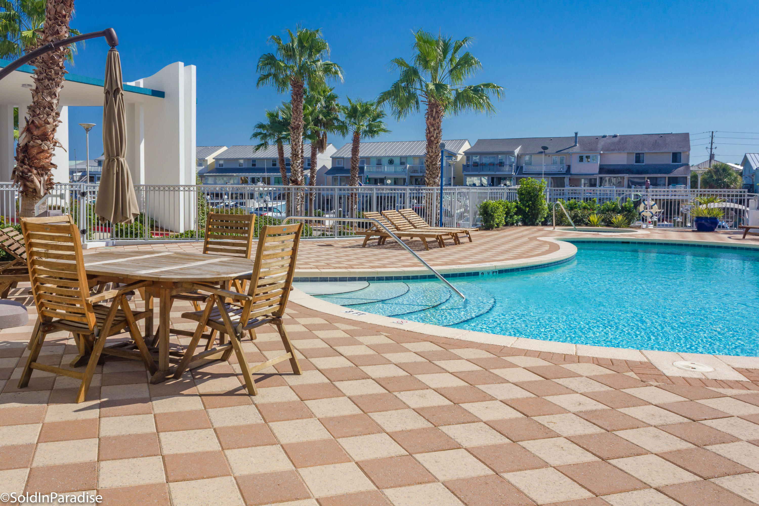 HARBOR LIGHTS - Residential