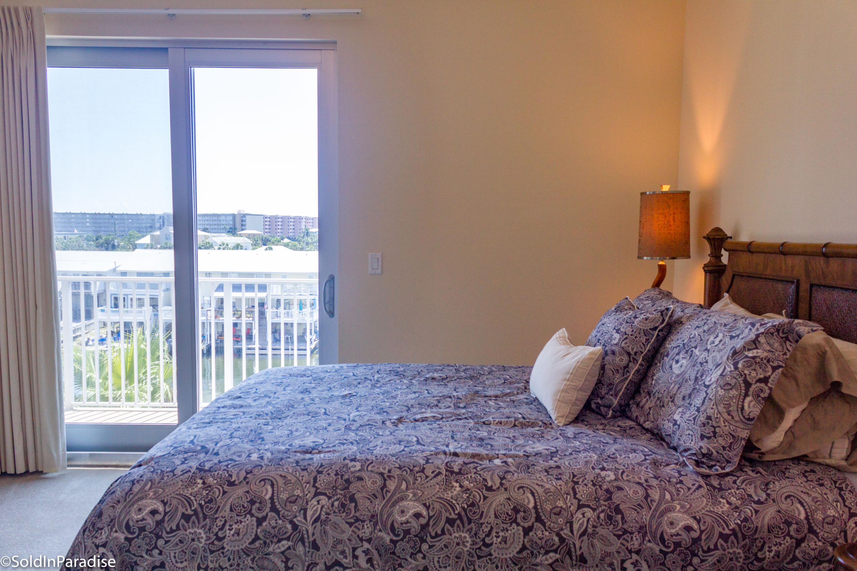 HARBOR LIGHTS - Residential