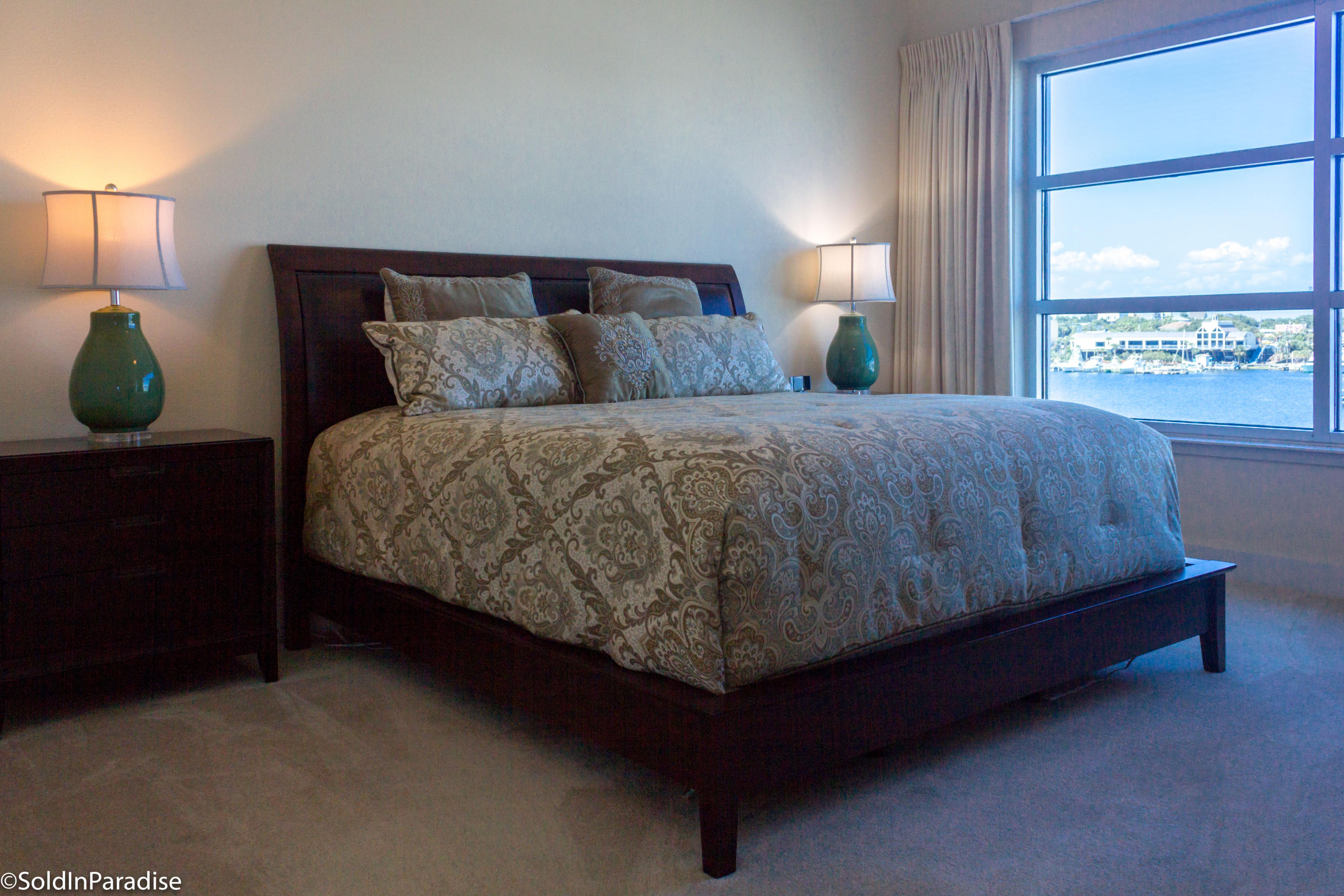 HARBOR LIGHTS - Residential