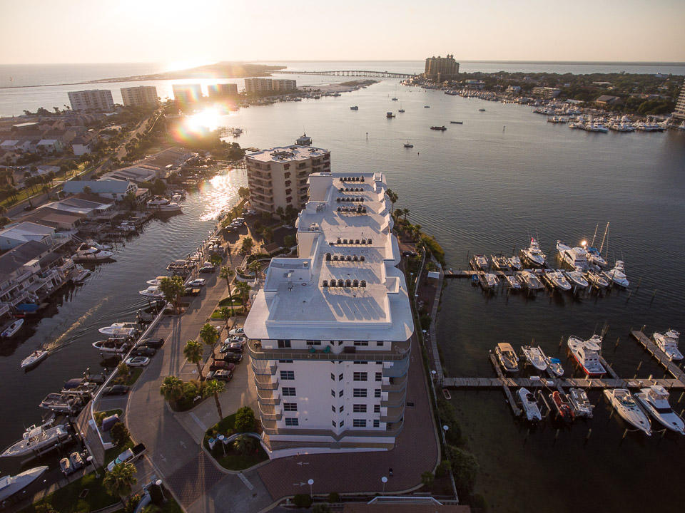 HARBOR LIGHTS - Residential