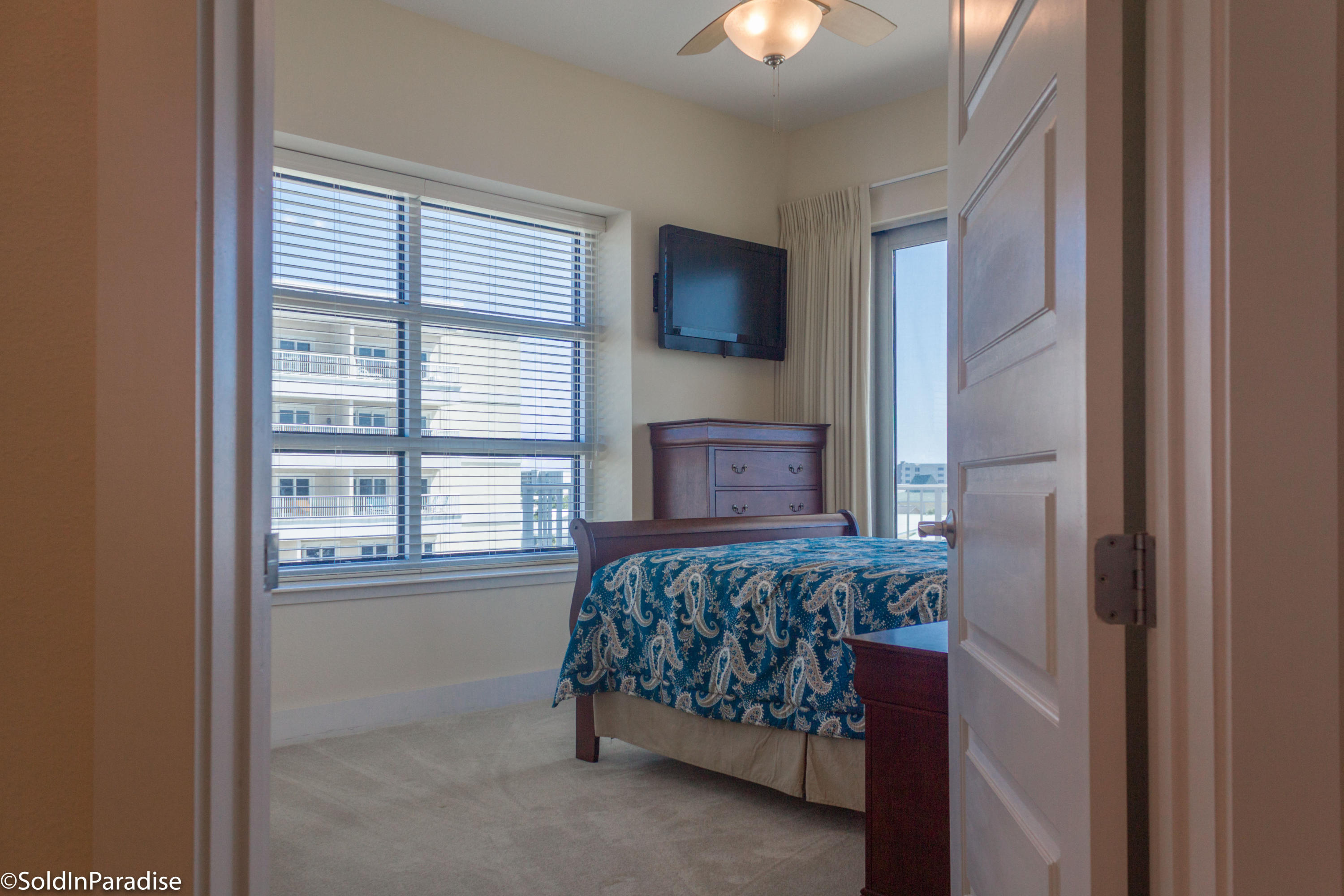 HARBOR LIGHTS - Residential