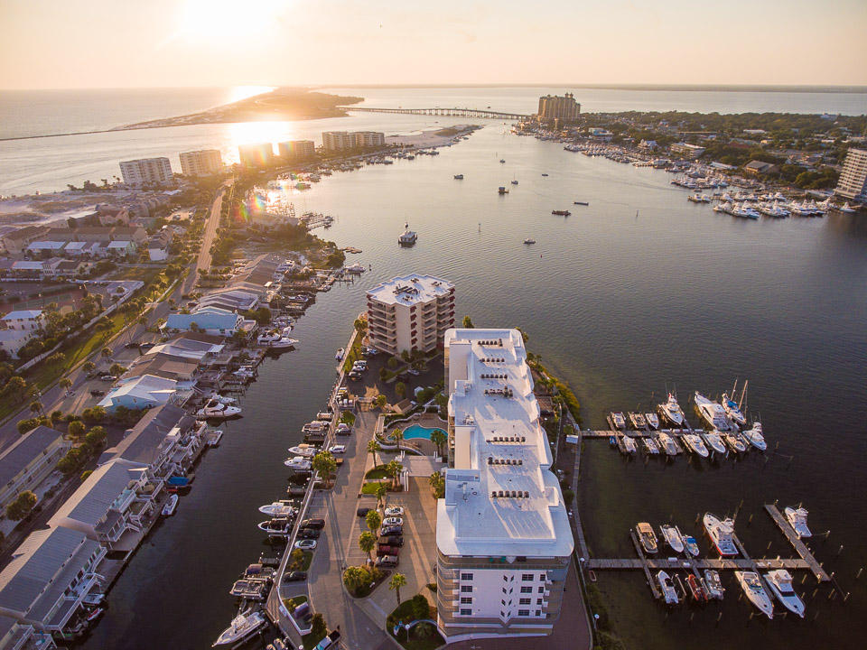 HARBOR LIGHTS - Residential