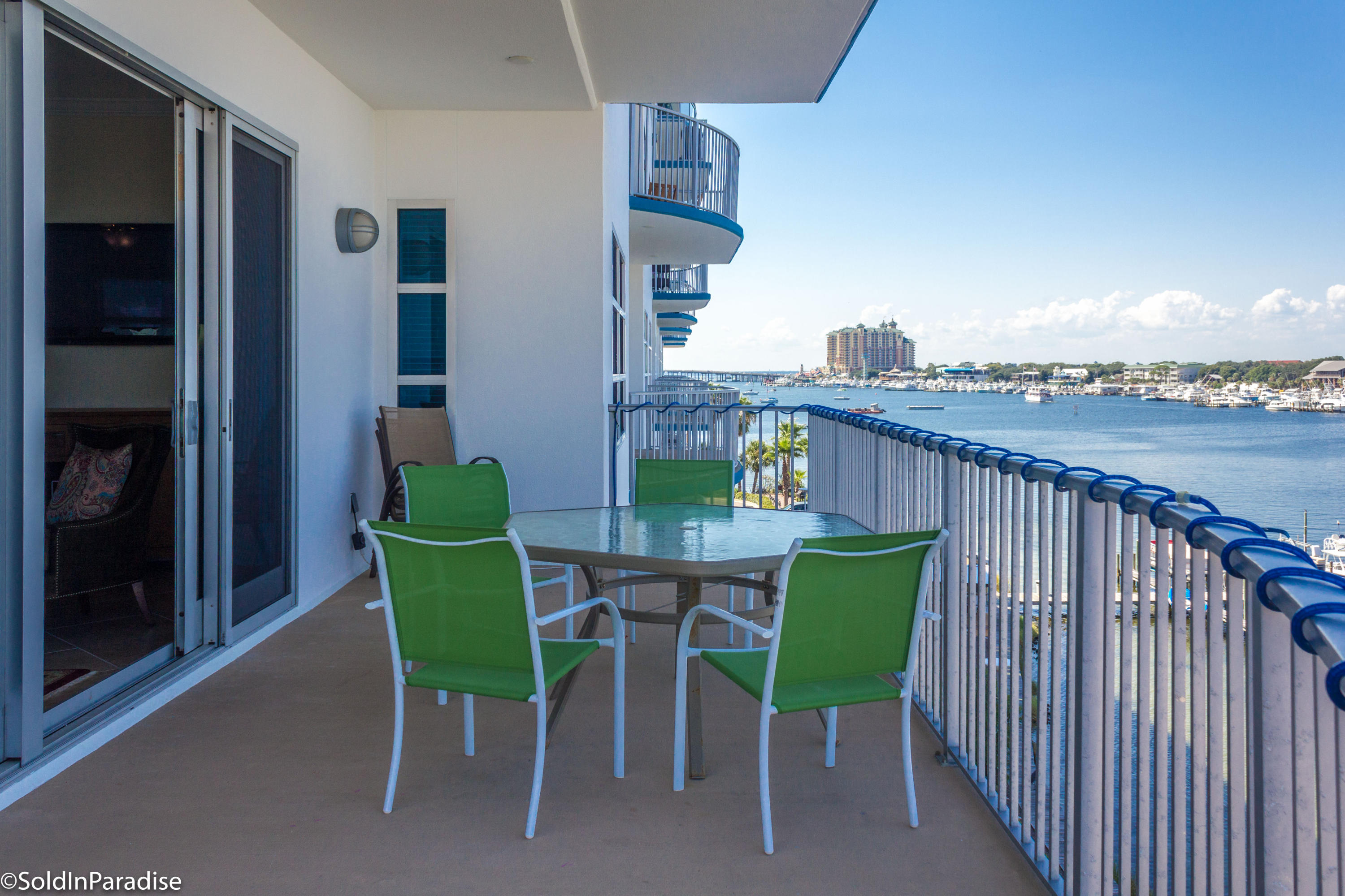 HARBOR LIGHTS - Residential