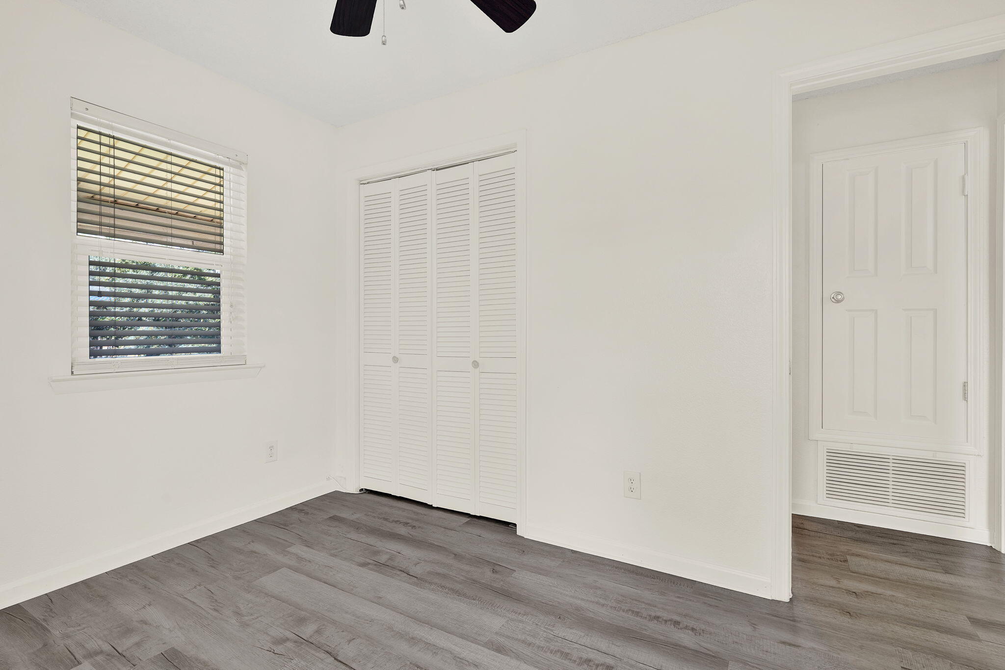 ORIOLE BEACH - Residential
