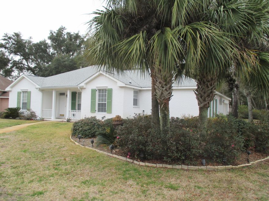 Executive style home in sought after Lake Lorraine.Two living areas, enormous master suite, large dining room, big eat-in kitchen and a corner lot are the highpoints you can look forward to when touring this freshly painted home.Located within minutes of Eglin AFB's West Gate this picturesque neighborhood is right around the corner from the Shalimar Pointe Golf Course and Meigs Park which is less than a mile down the road and features a boat ramp for small boats to access the Choctawhatchee Bay, as well as a sandy beach for sunbathing, swimming and fishing. Picnic tables and restrooms are also available.A wonderful home, great schools, short commute to Eglin AFB and Hurlburt Field combined with golf, fishing and boating nearby leaves little to desire.Schedule your showing today!