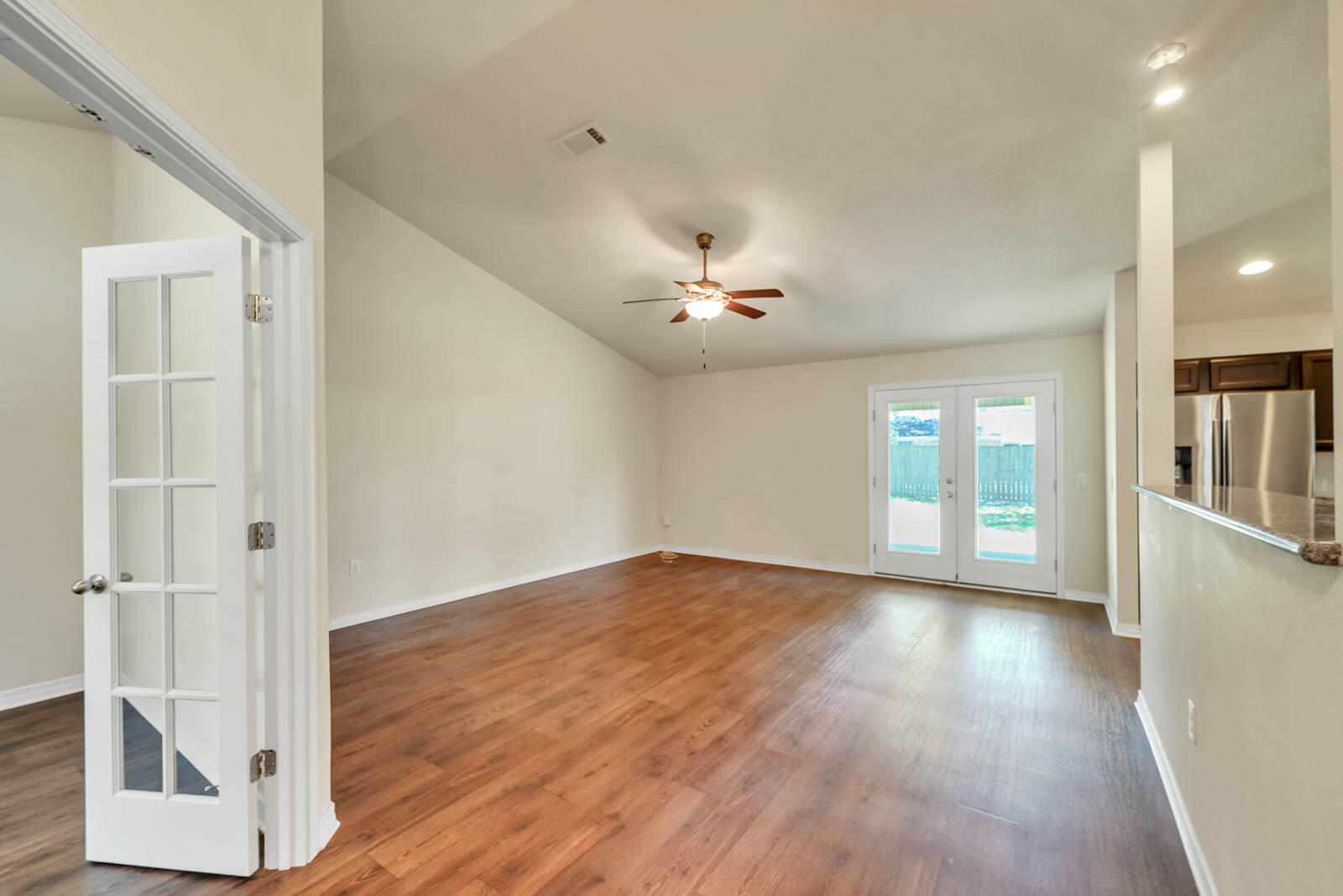 COUNTRY BREEZE ESTATES - Residential