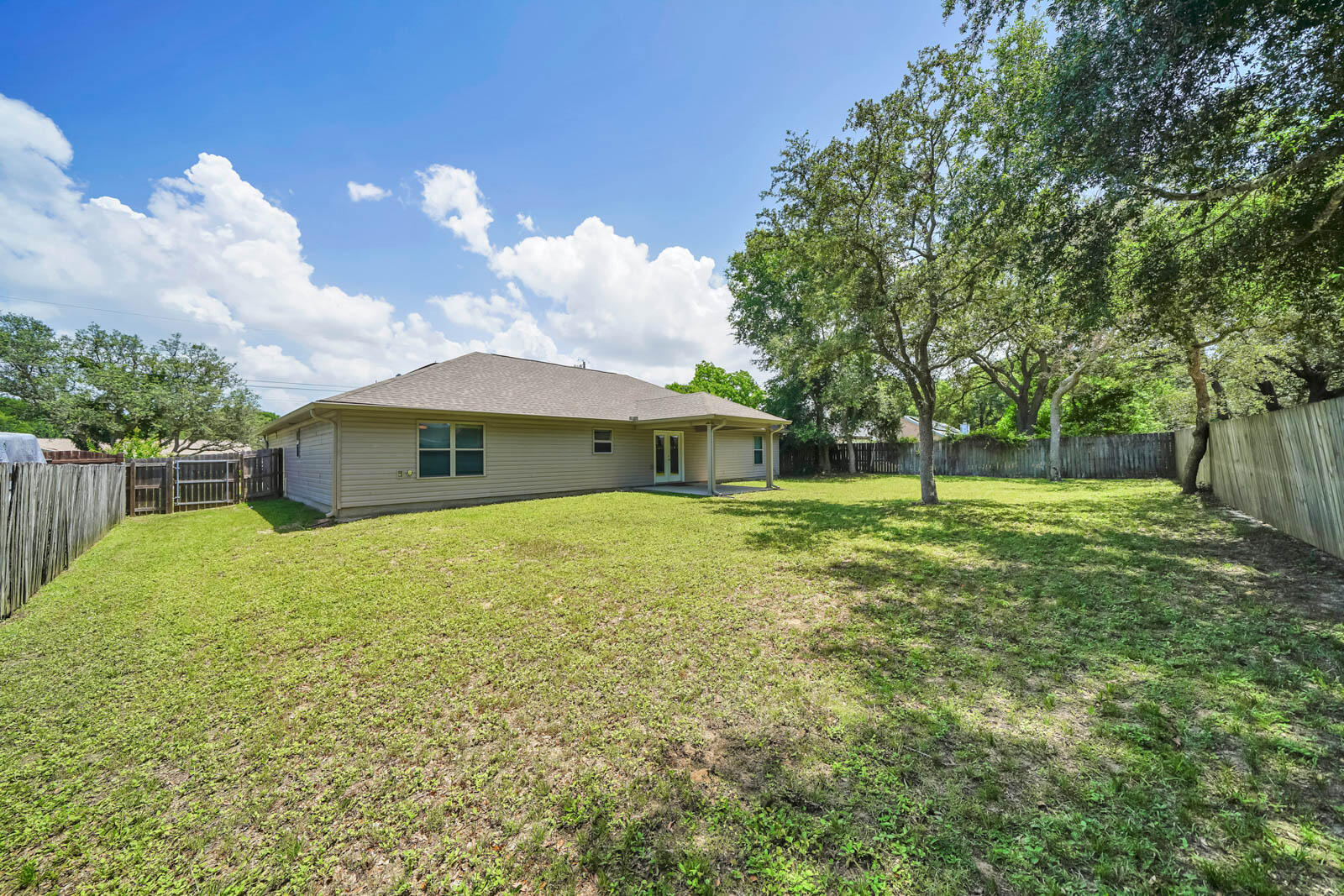 COUNTRY BREEZE ESTATES - Residential