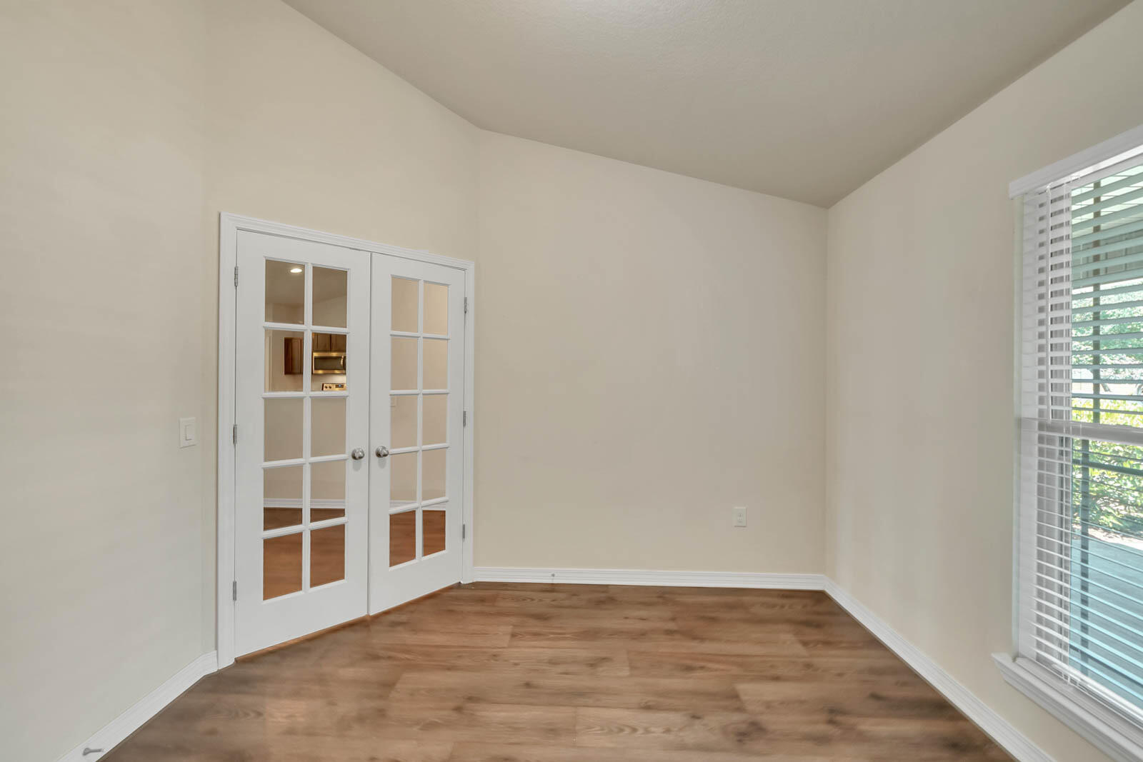 COUNTRY BREEZE ESTATES - Residential