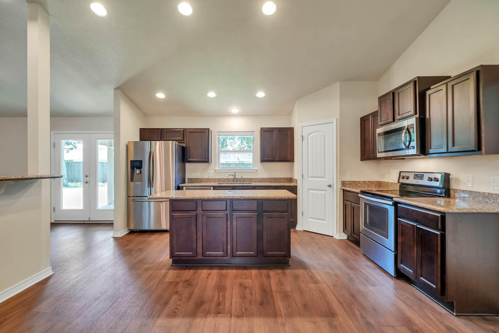 COUNTRY BREEZE ESTATES - Residential