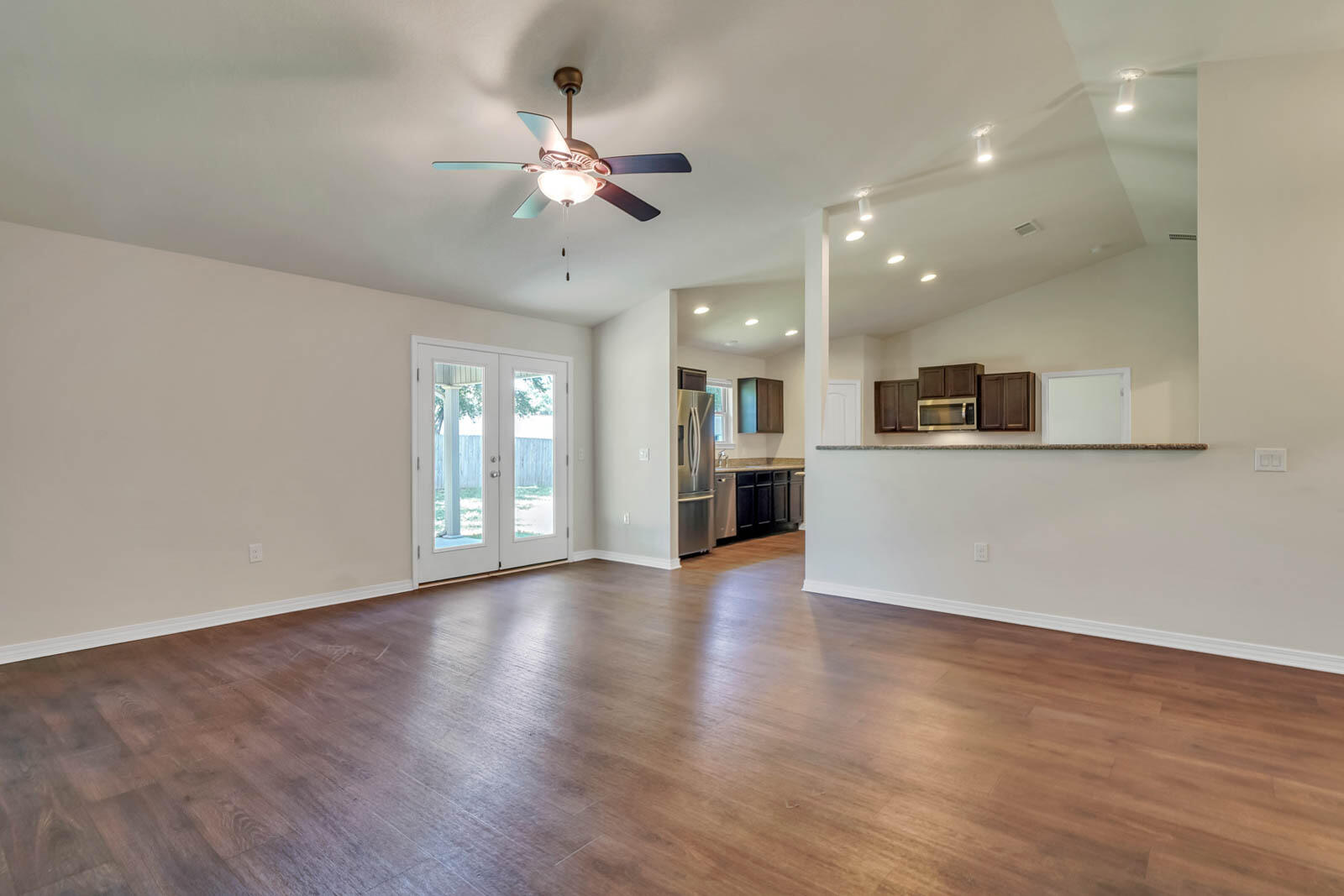 COUNTRY BREEZE ESTATES - Residential