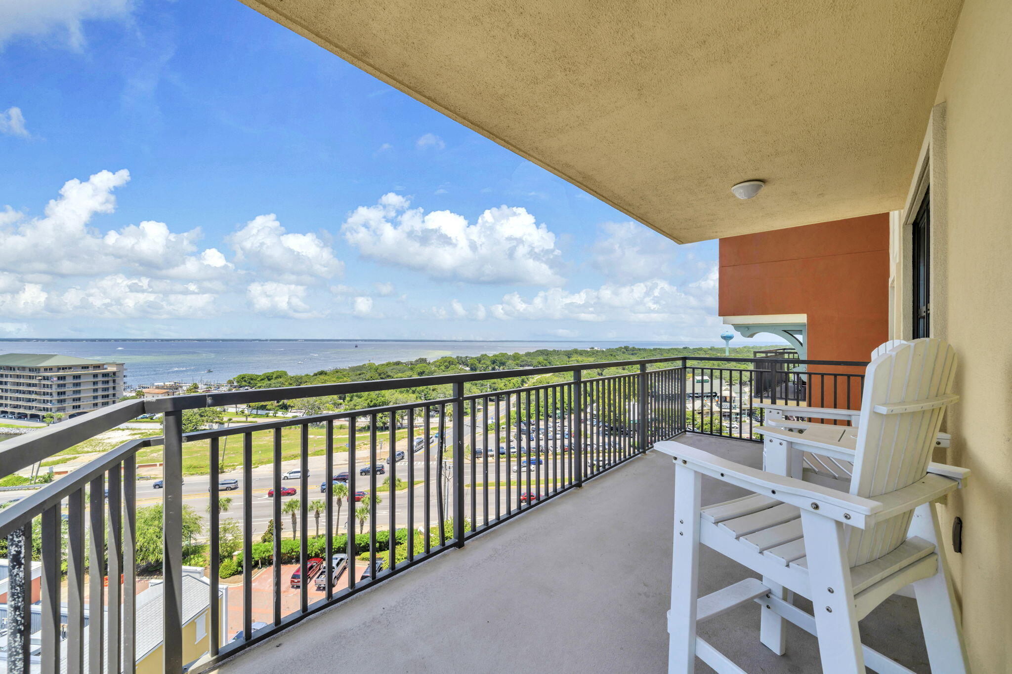 EMERALD GRANDE - Residential