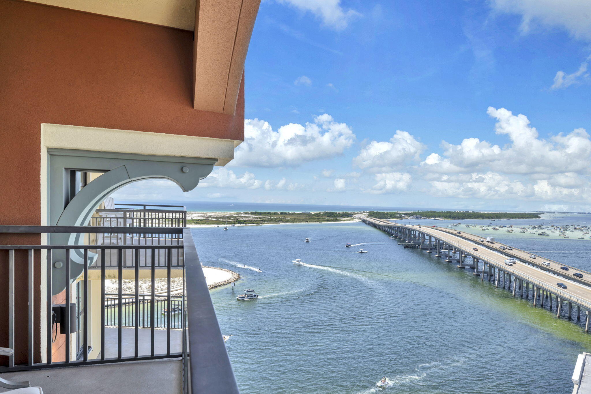 EMERALD GRANDE - Residential