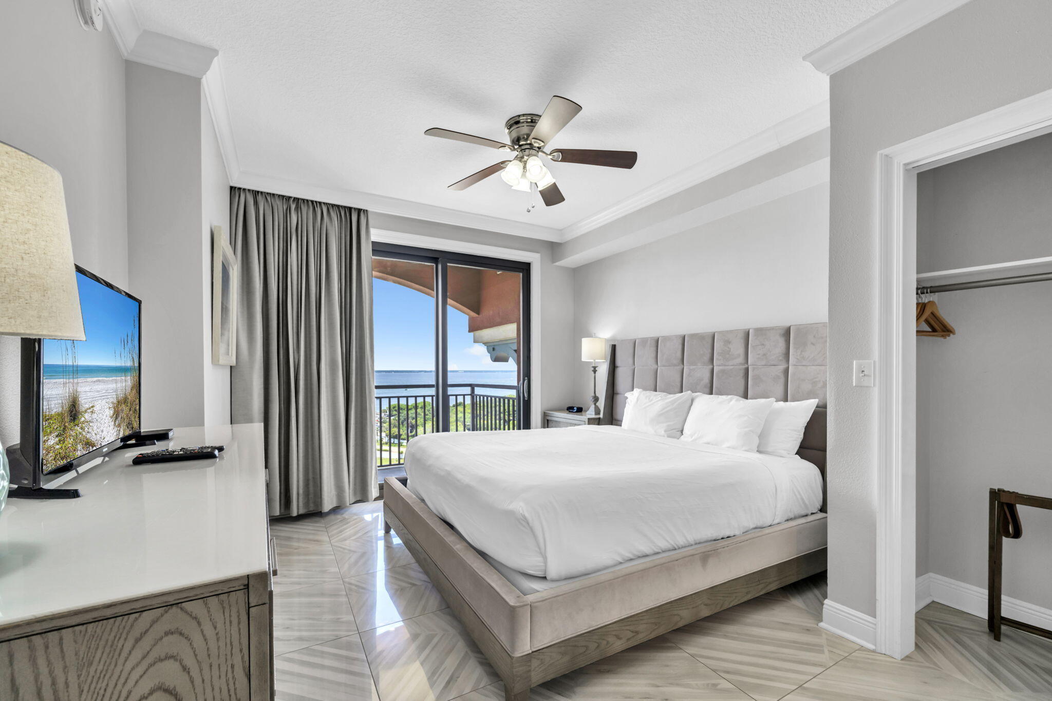 EMERALD GRANDE - Residential