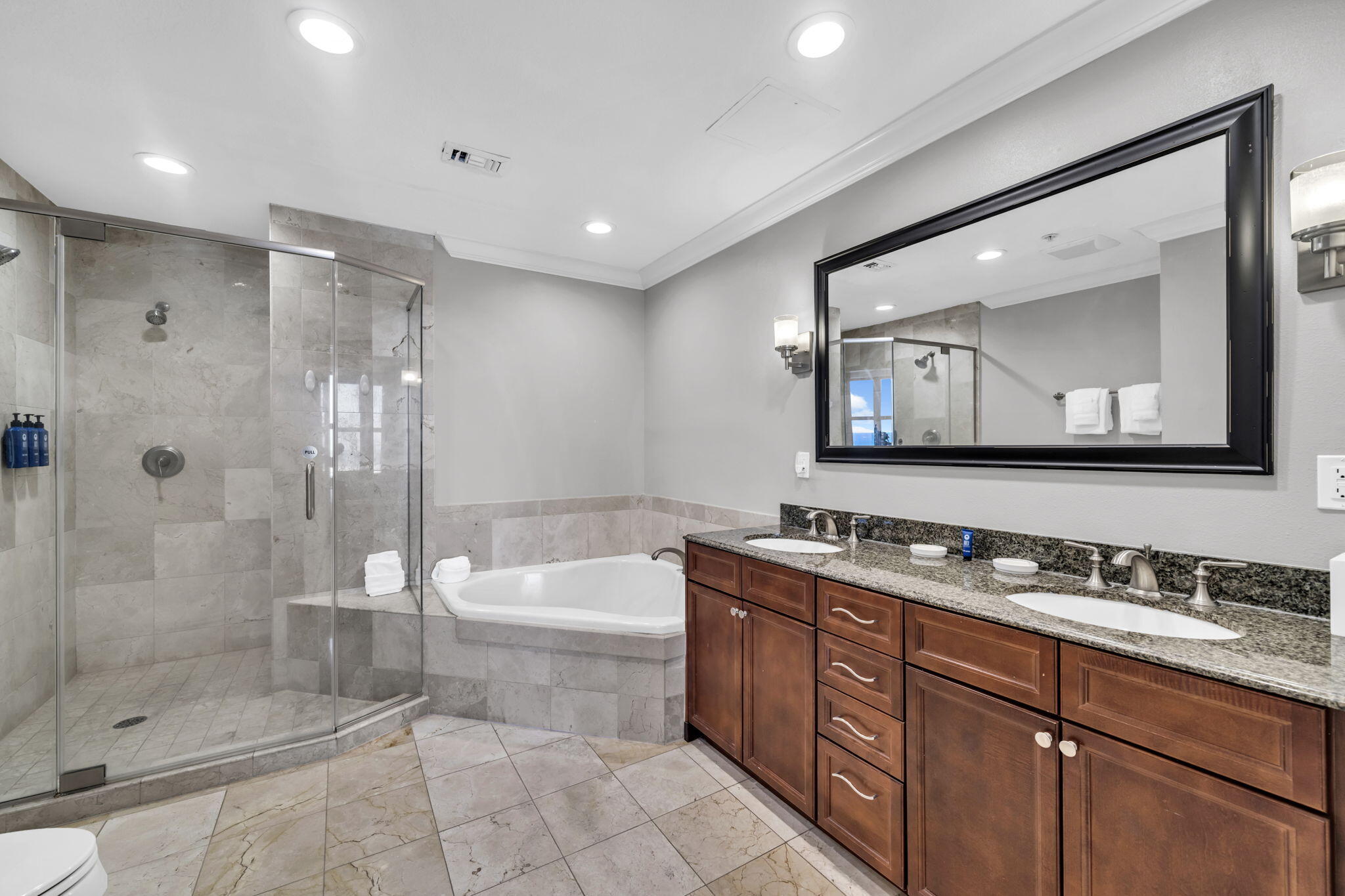 EMERALD GRANDE - Residential