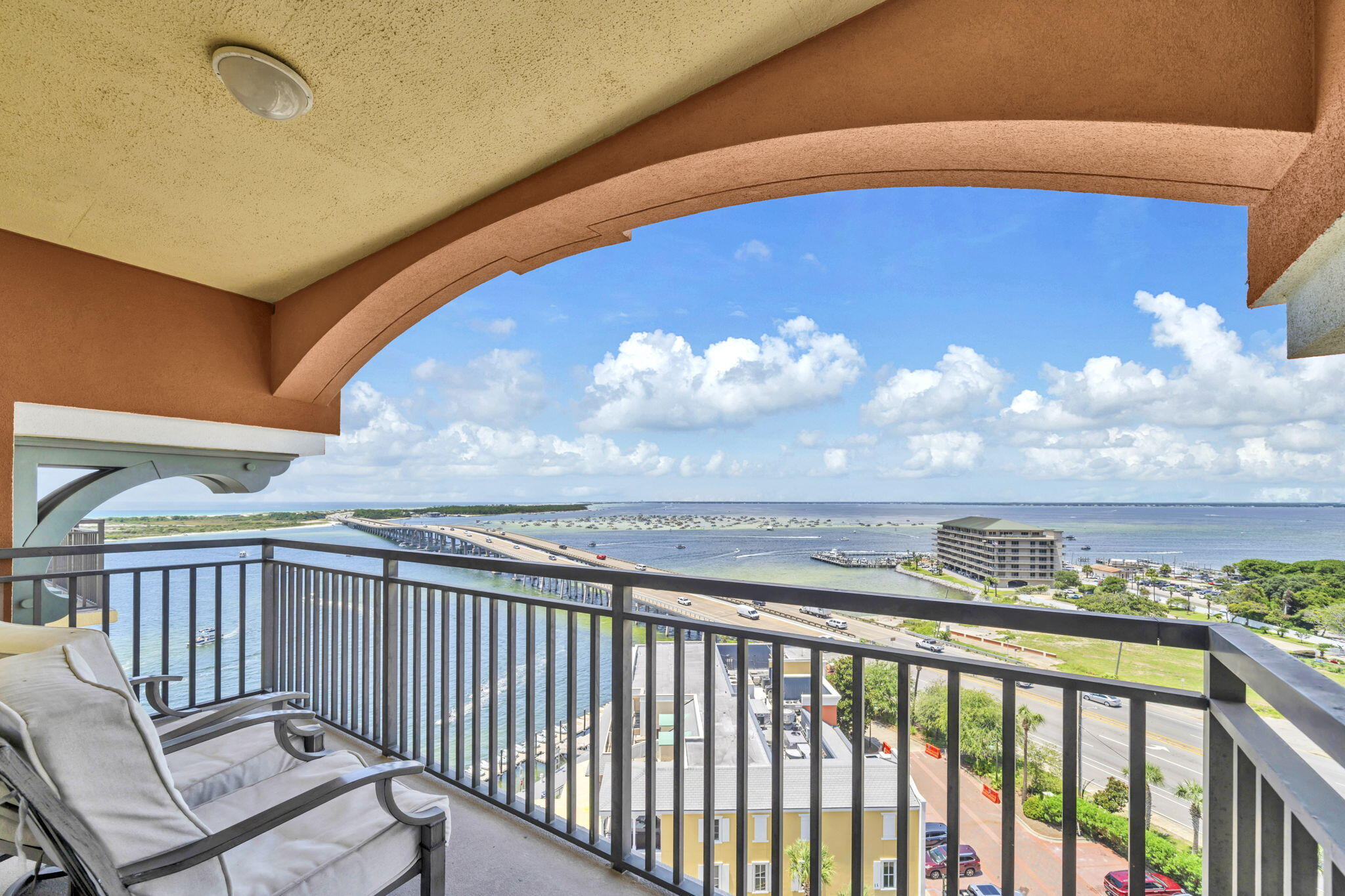 EMERALD GRANDE - Residential