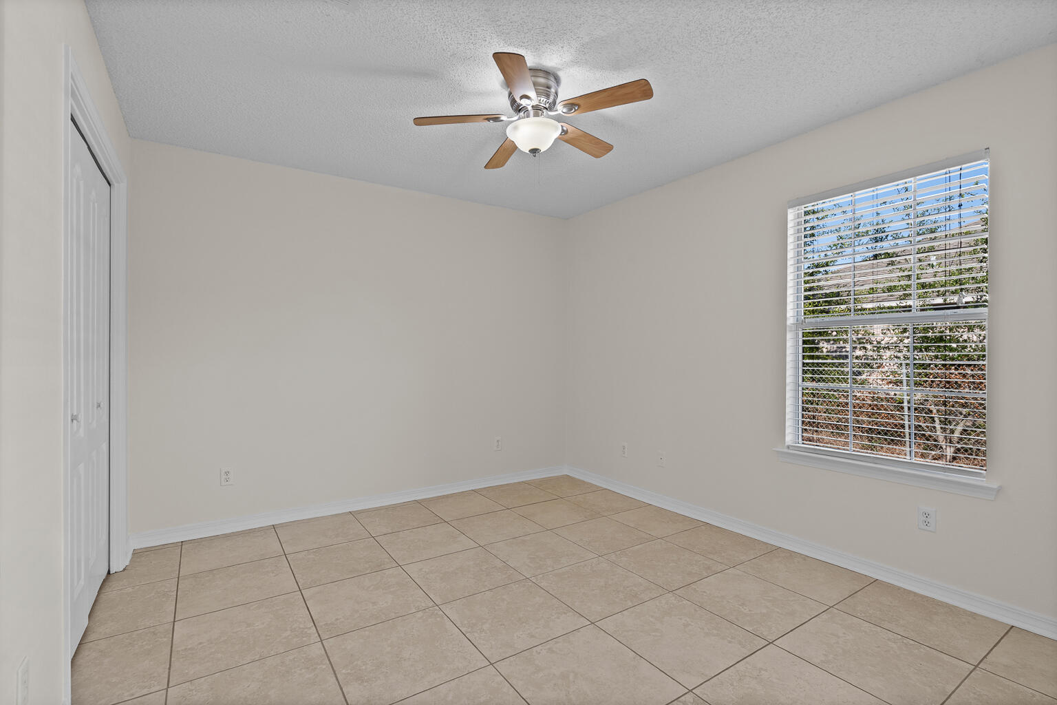 HICKORY SHORES - Residential