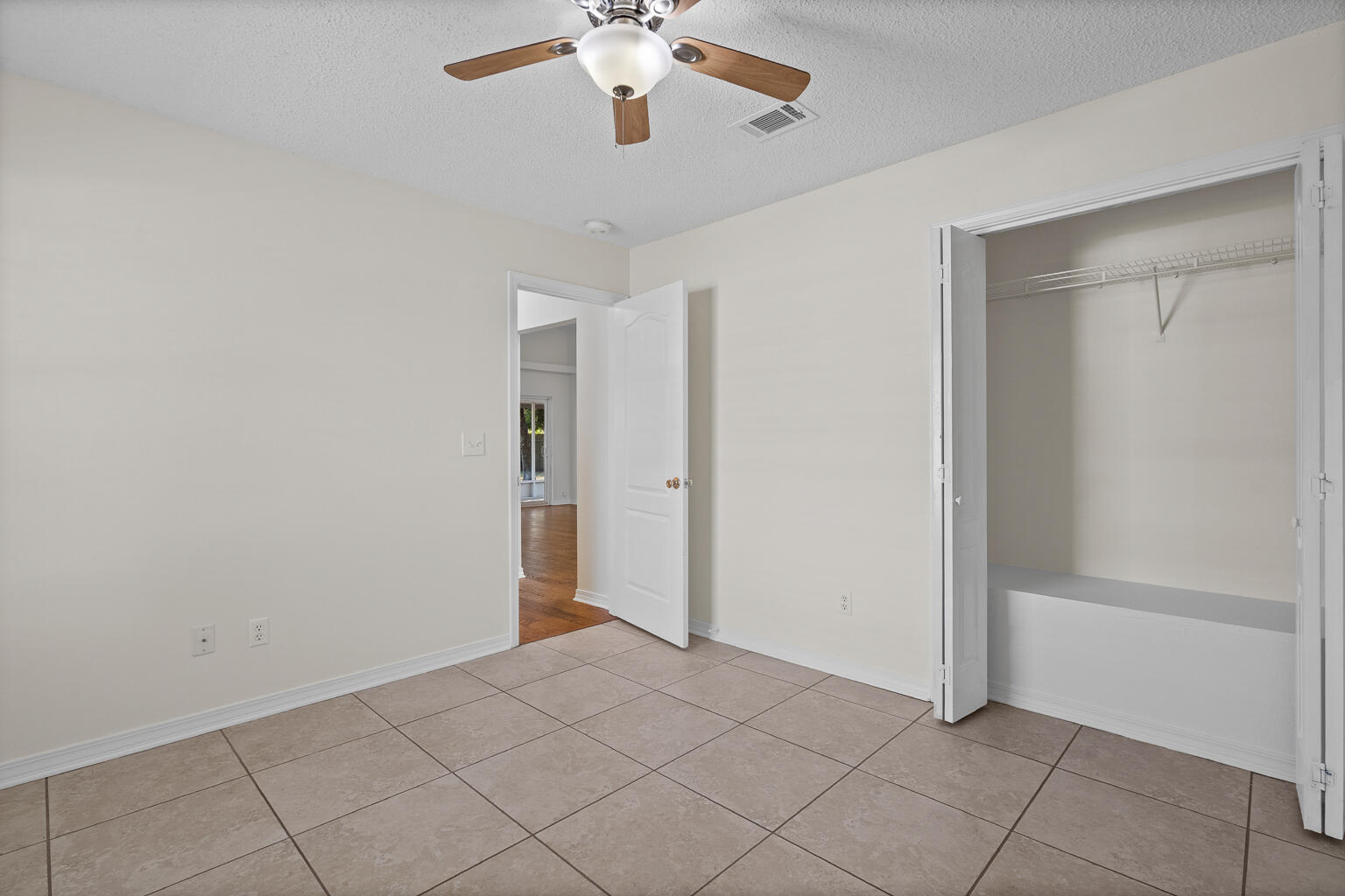 HICKORY SHORES - Residential