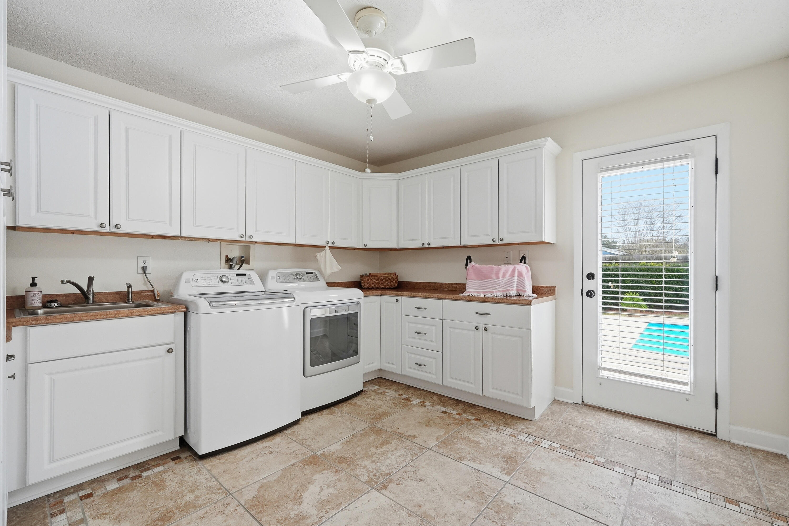 LAKE LORRAINE ESTATES 3 - Residential