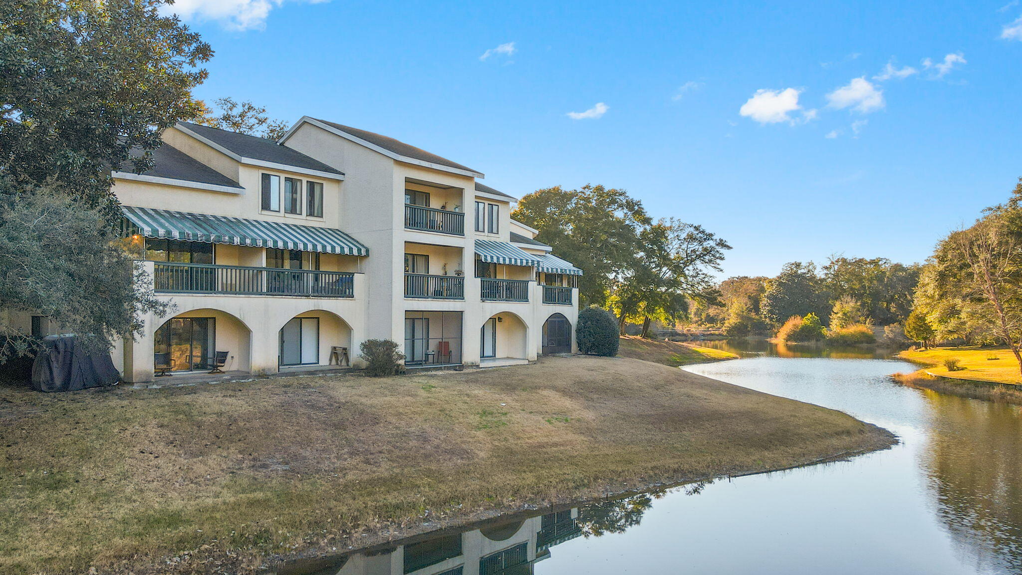 Welcome to your new home in the much-desired community of Bluewater Bay! This 2 bed, 2 bath end unit condo boasts a neutral color palette throughout, creating a warm and inviting atmosphere. The open-concept floor plan features a spacious living area that is perfect for entertaining or relaxing with family and friends. The kitchen features granite countertops, plenty of storage space, and a stackable washer and dryer, providing a functional and efficient space for all your cooking and laundry needs. Enjoy your morning coffee or evening cocktails while taking in the stunning views of the lake from your own private balcony.