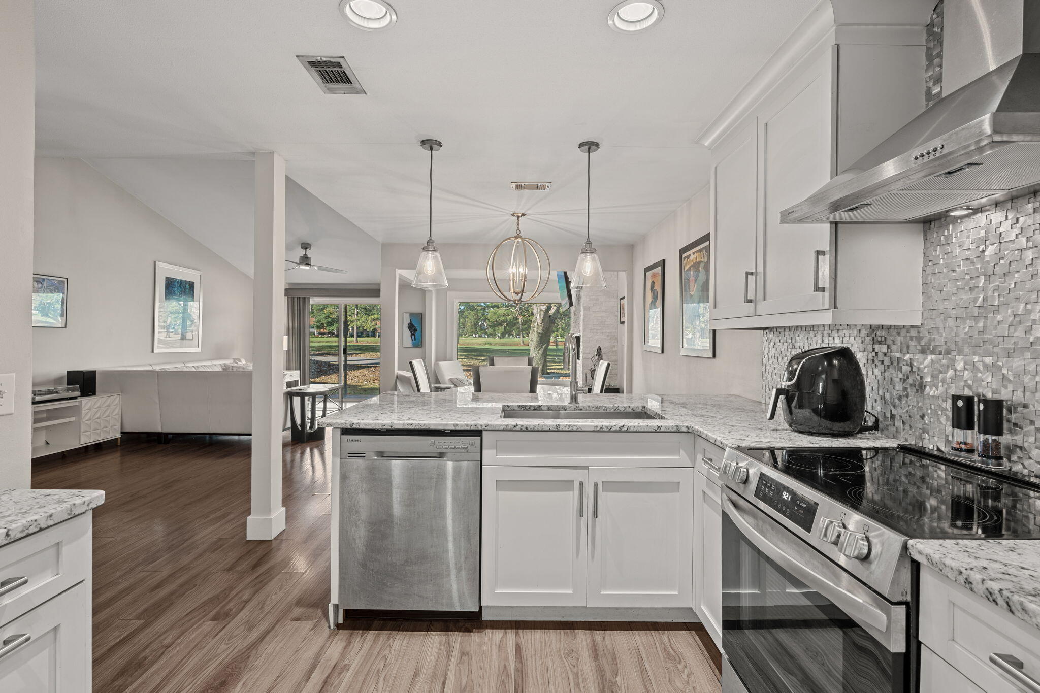 LINKSIDE VILLAGE UNIT 1 - Residential