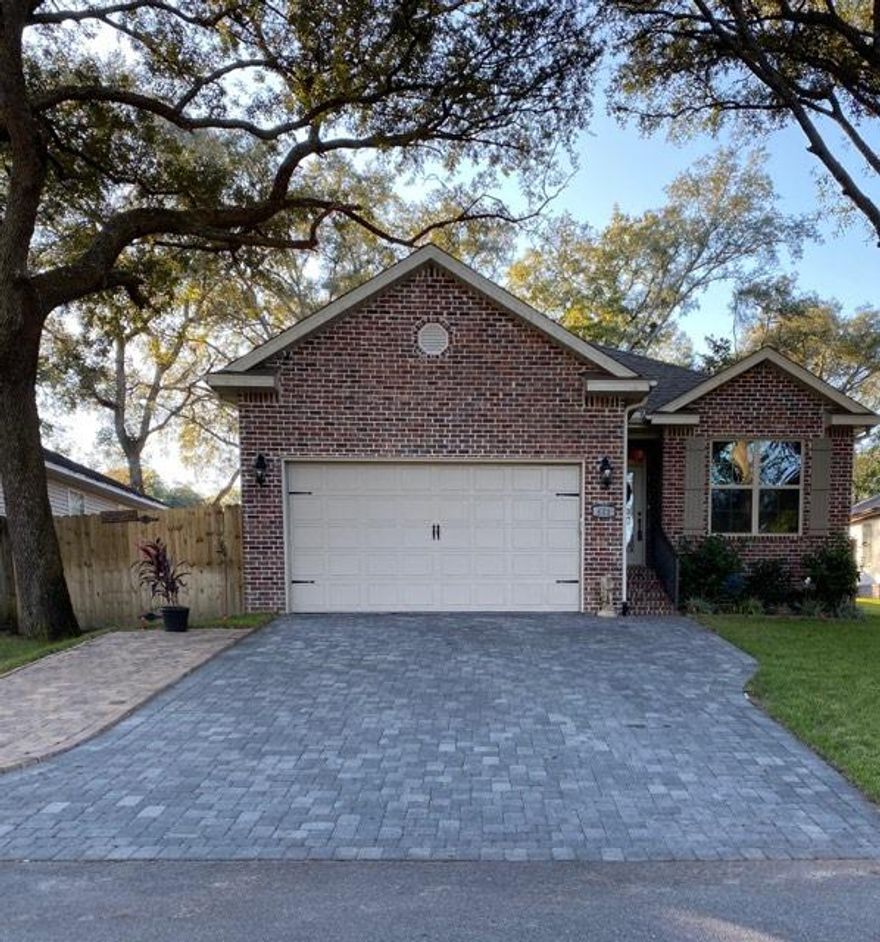 Walk into this beautiful newer construction Watree home! This home features a fully fenced yard, large kitchen with stainless steel appliances and granite countertops. Retreat to a large master bedroom and bathroom. Bathroom also features double sinks, large tub, separate shower, and granite countertops. Don't miss out on the opportunity to look today!