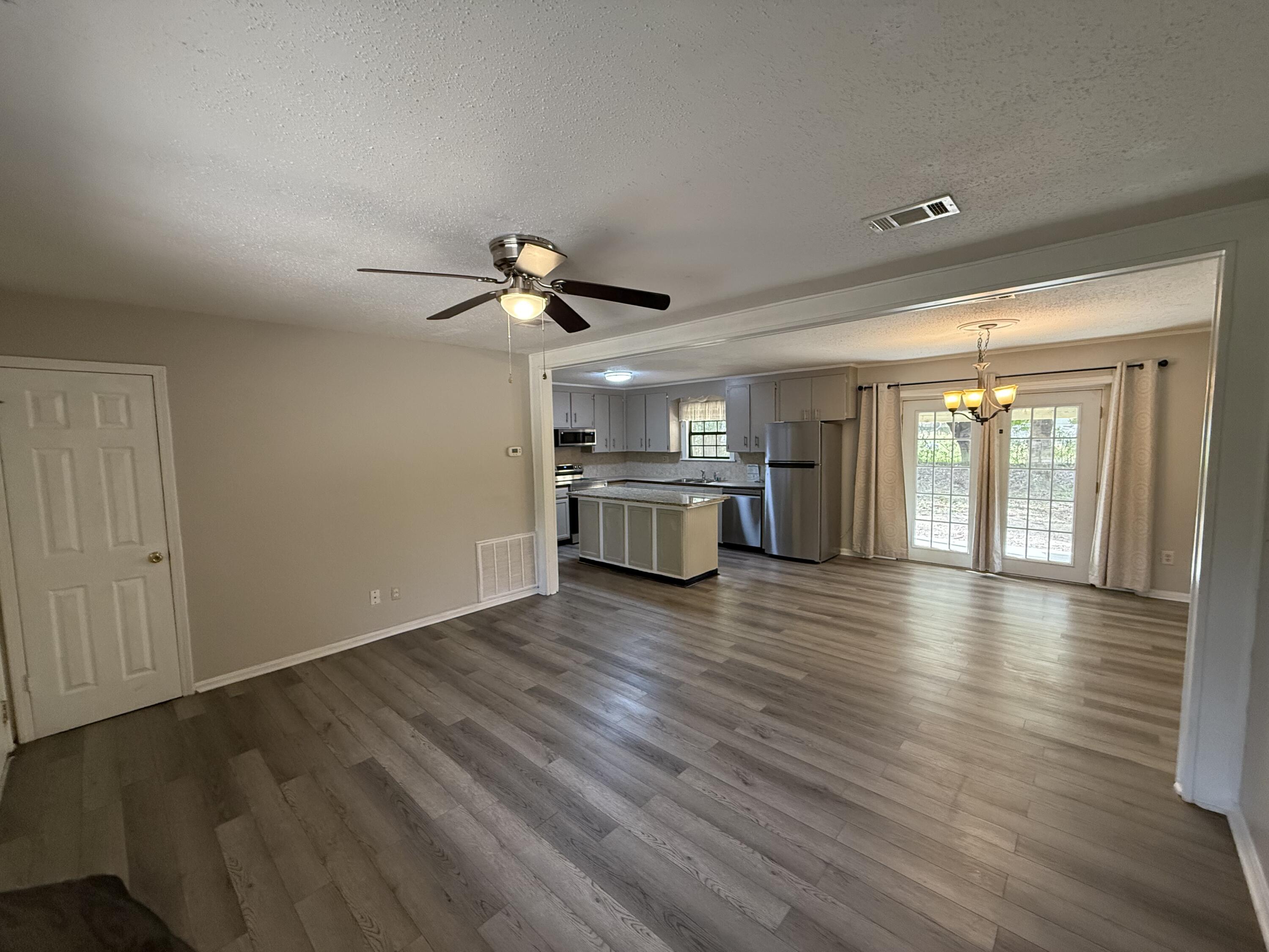 METES & BOUNDS - Residential Lease