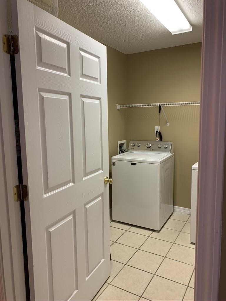 OAK PARK TOWNHOMES - Residential Lease