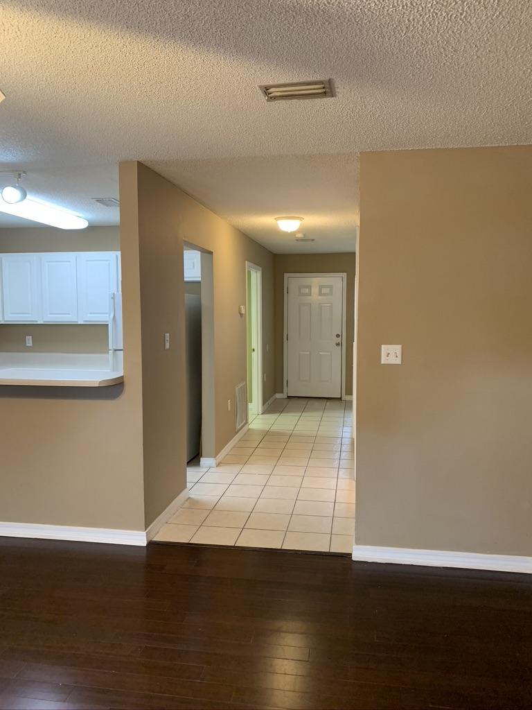 OAK PARK TOWNHOMES - Residential Lease