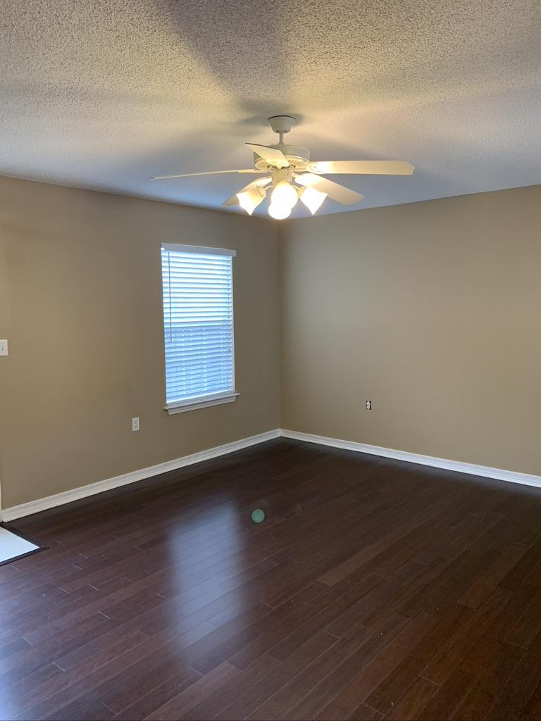 OAK PARK TOWNHOMES - Residential Lease